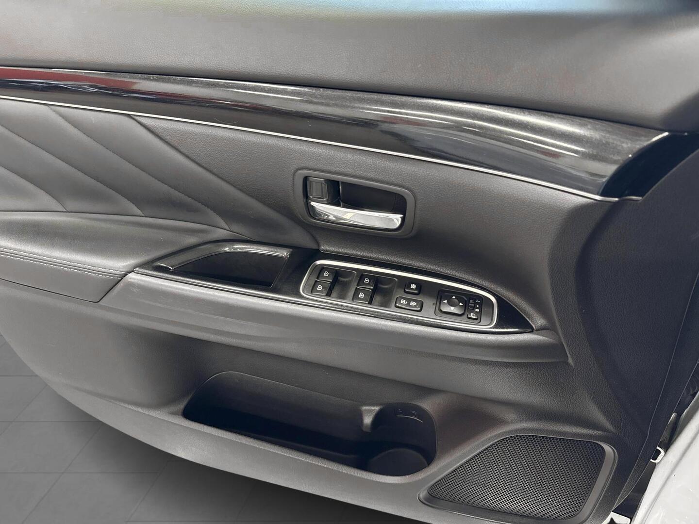 MITSUBISHI Outlander PHEV 2019