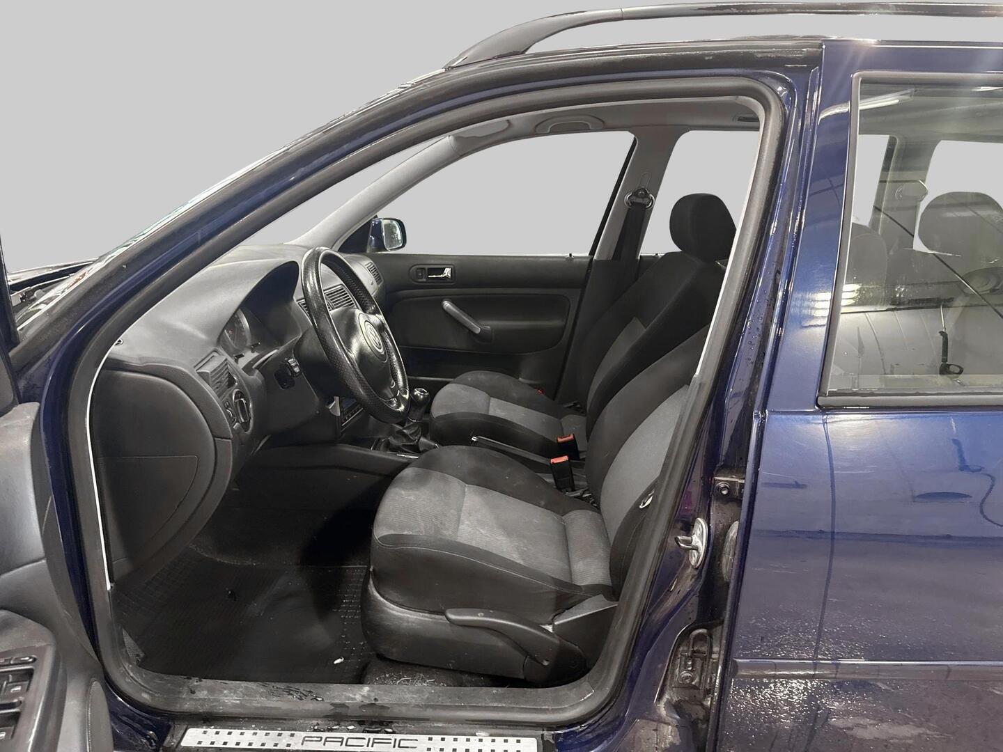 VOLKSWAGEN Golf Variant 2005