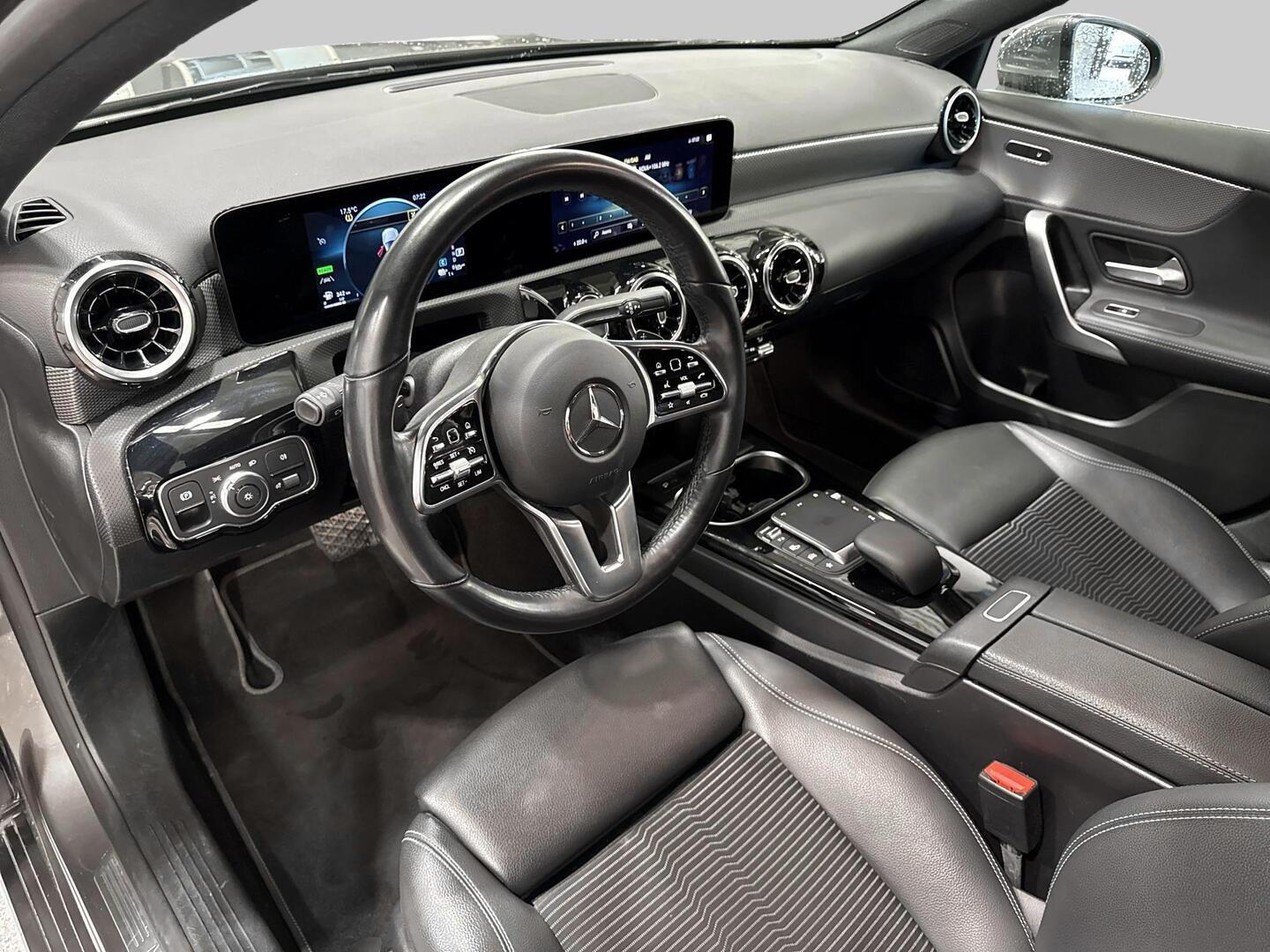 MERCEDES-BENZ A 2023