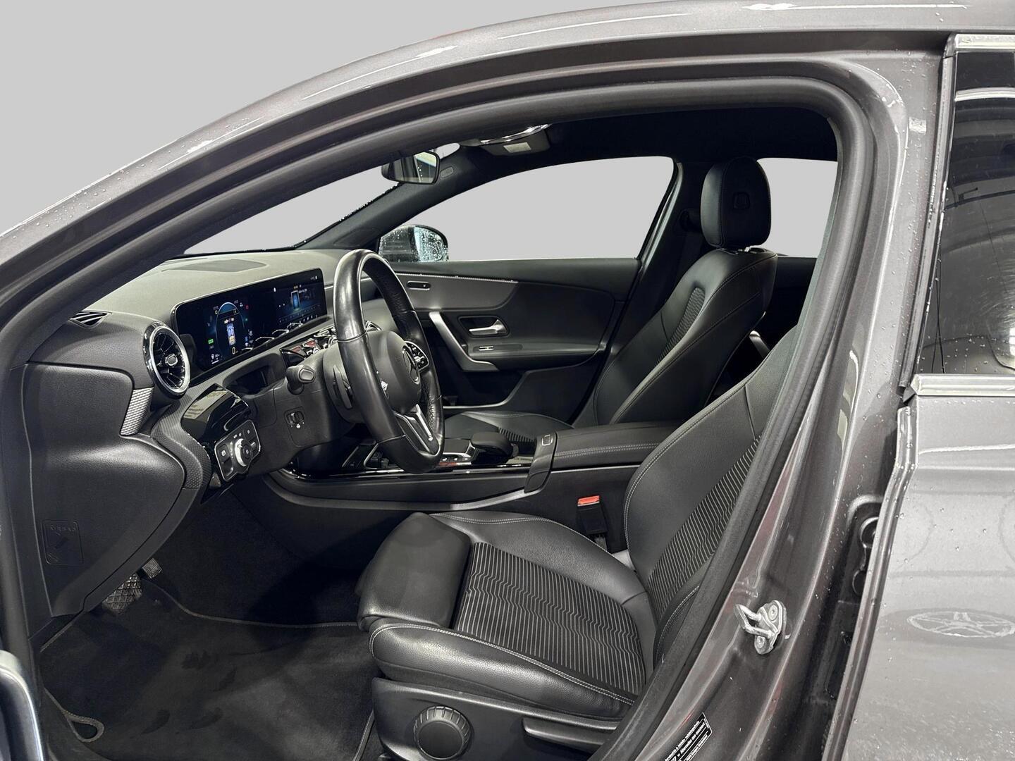 MERCEDES-BENZ A 2023