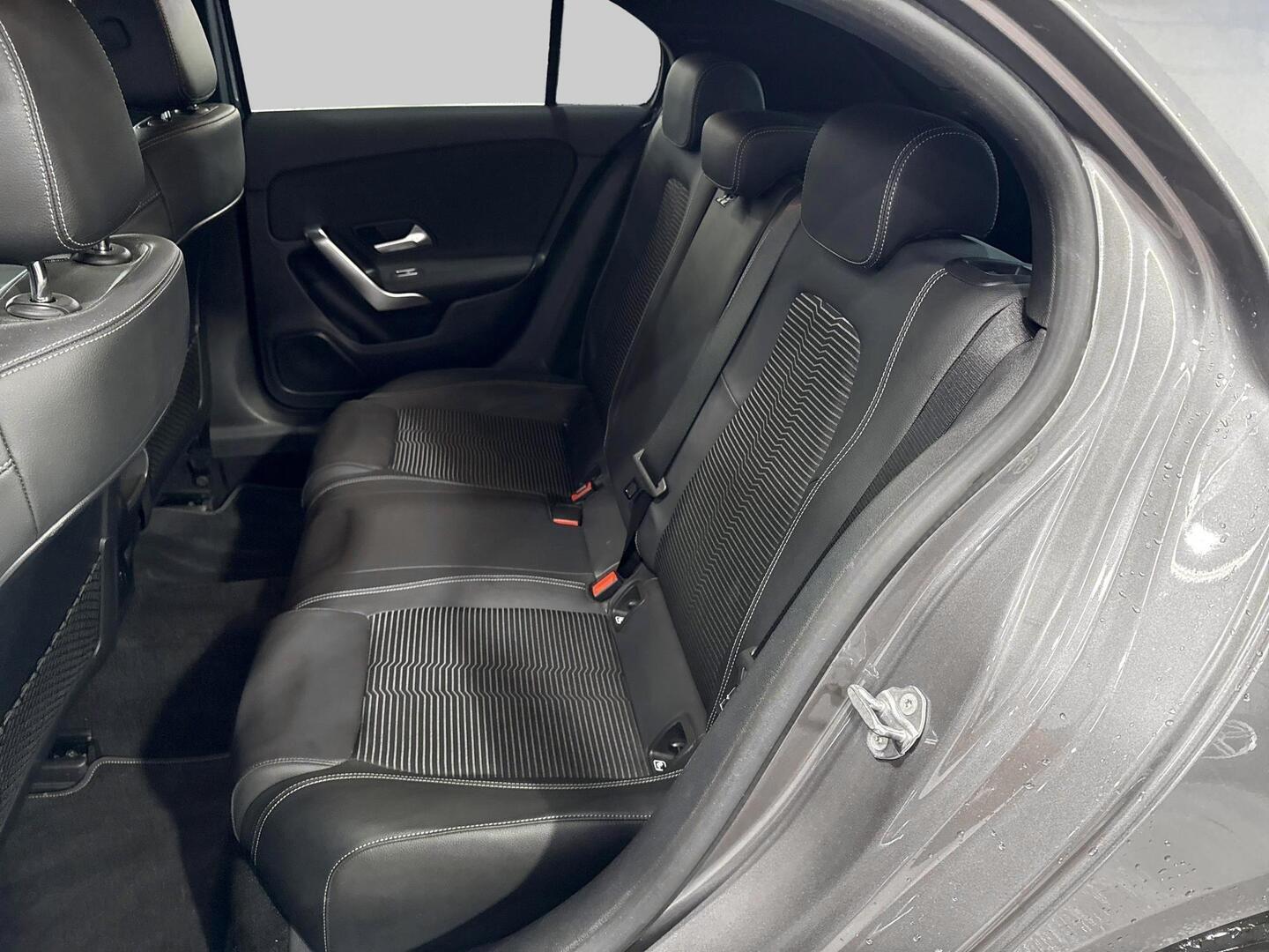 MERCEDES-BENZ A 2023