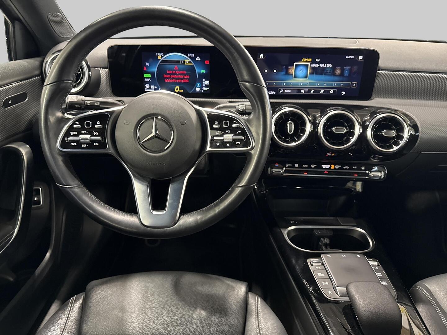 MERCEDES-BENZ A 2023