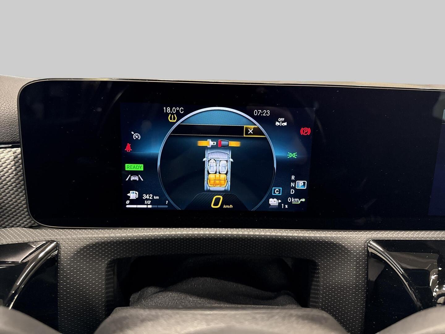 MERCEDES-BENZ A 2023