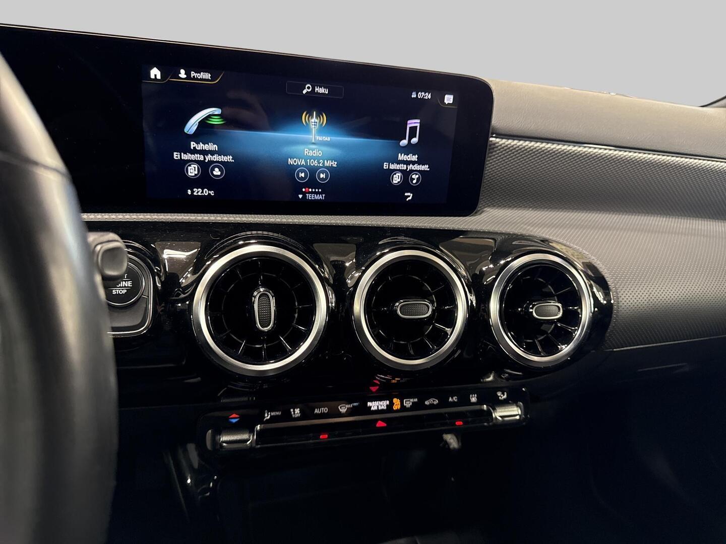 MERCEDES-BENZ A 2023