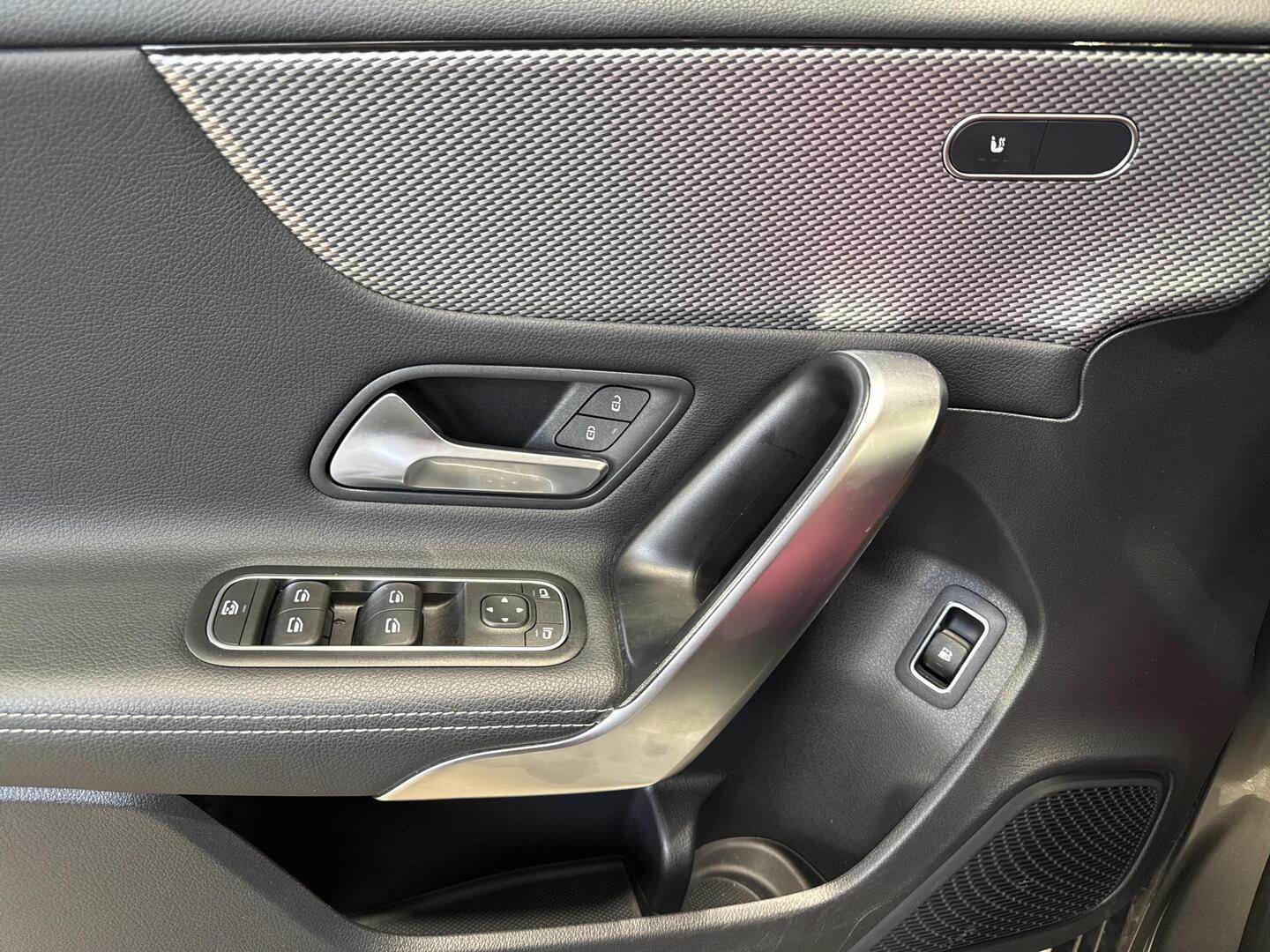 MERCEDES-BENZ A 2023