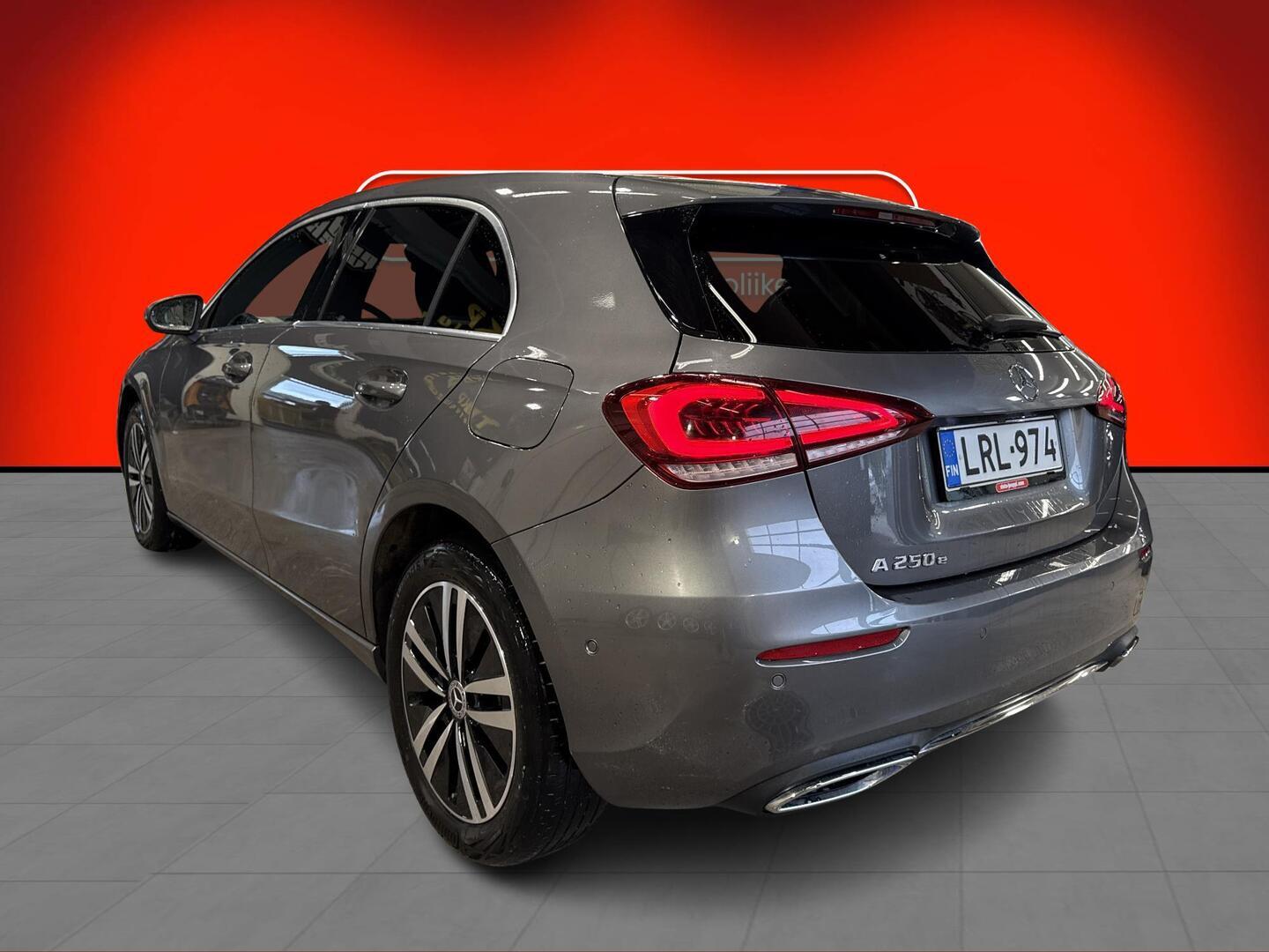 MERCEDES-BENZ A 2023