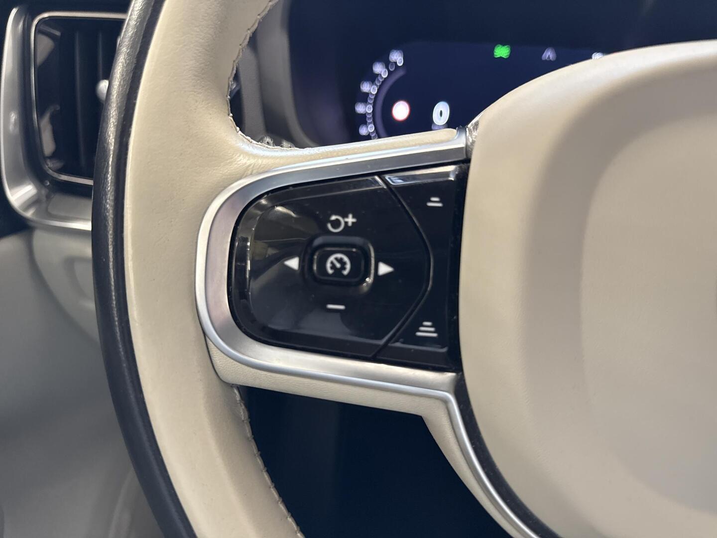 VOLVO V60 2023
