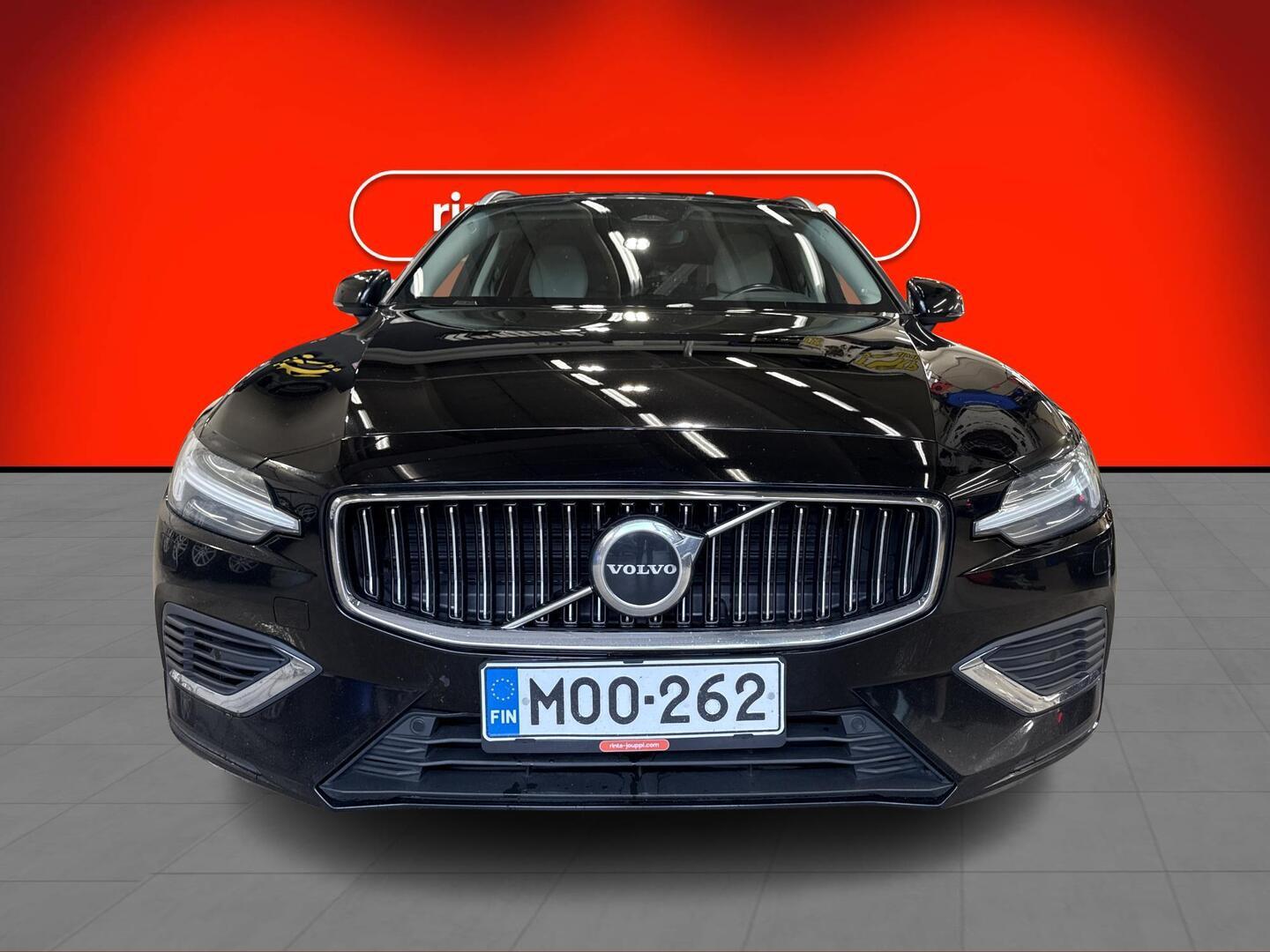 VOLVO V60 2023