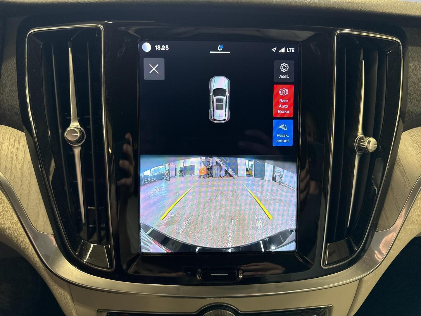 VOLVO V60 2023