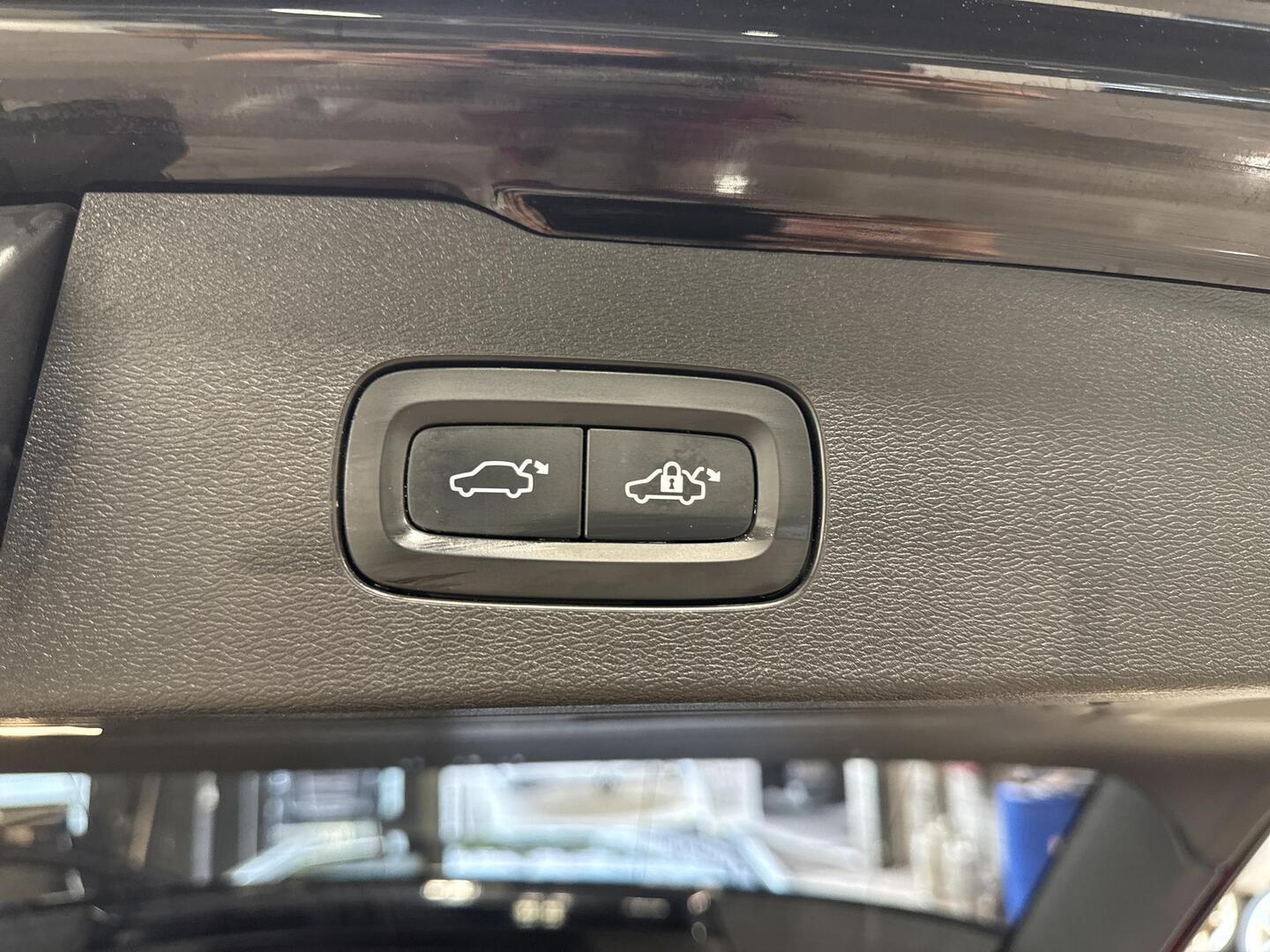 VOLVO V60 2023