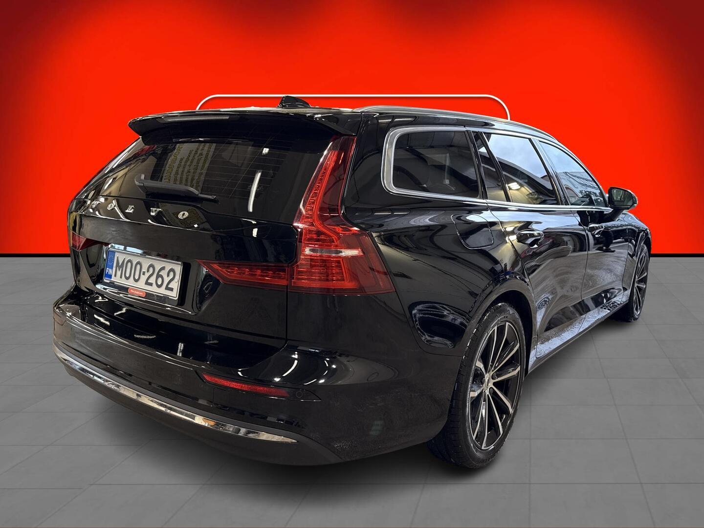 VOLVO V60 2023