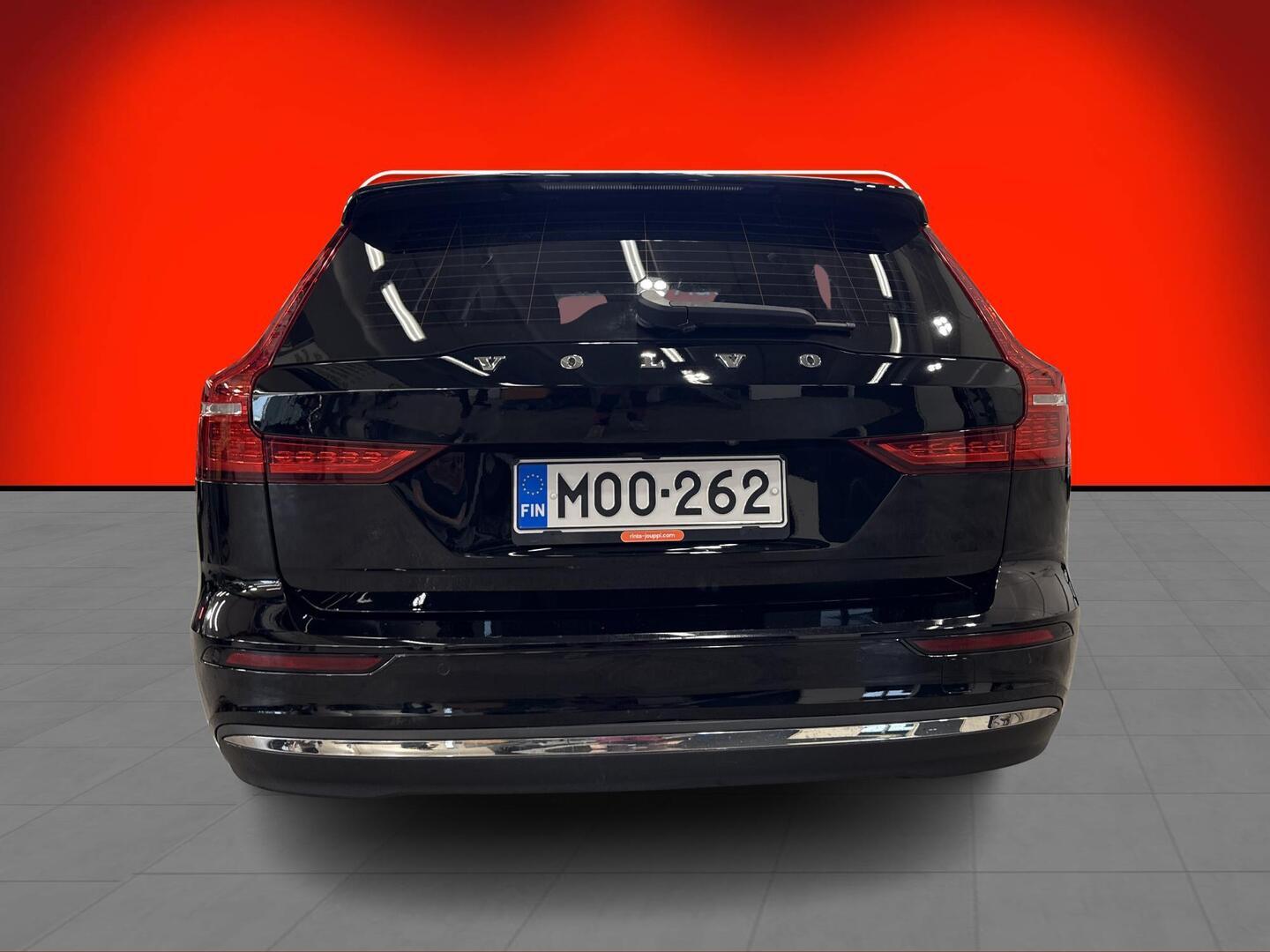VOLVO V60 2023