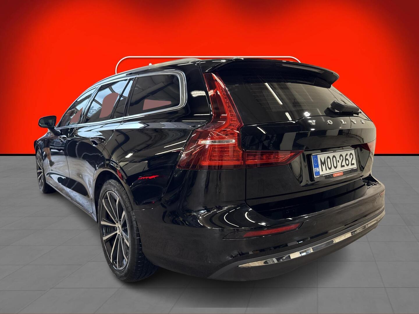 VOLVO V60 2023