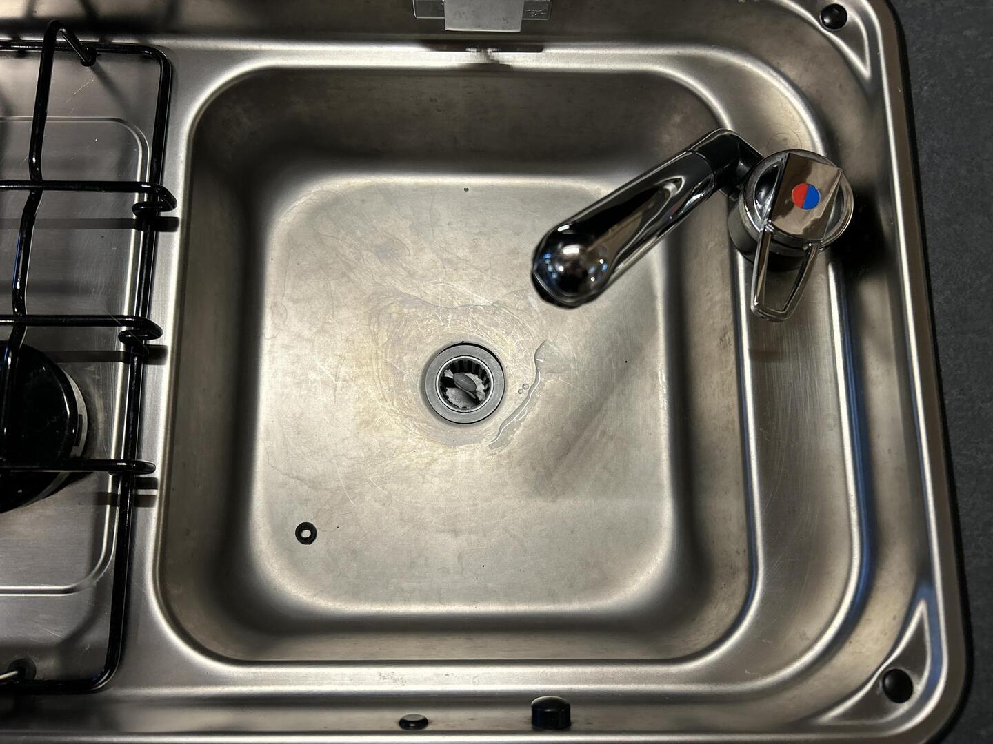 ROADCAR VAN R 600 2024