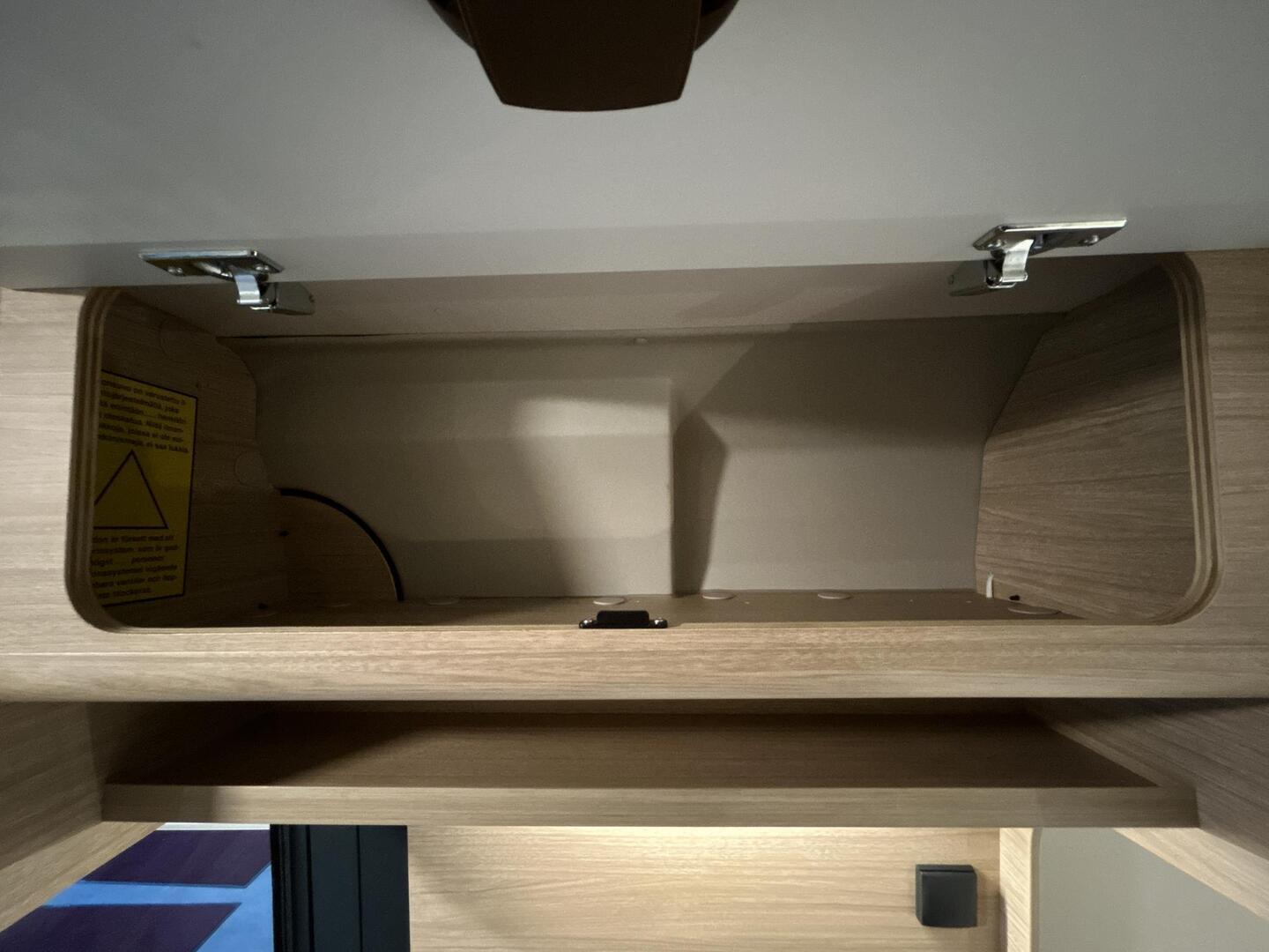 ROADCAR VAN R 600 2024