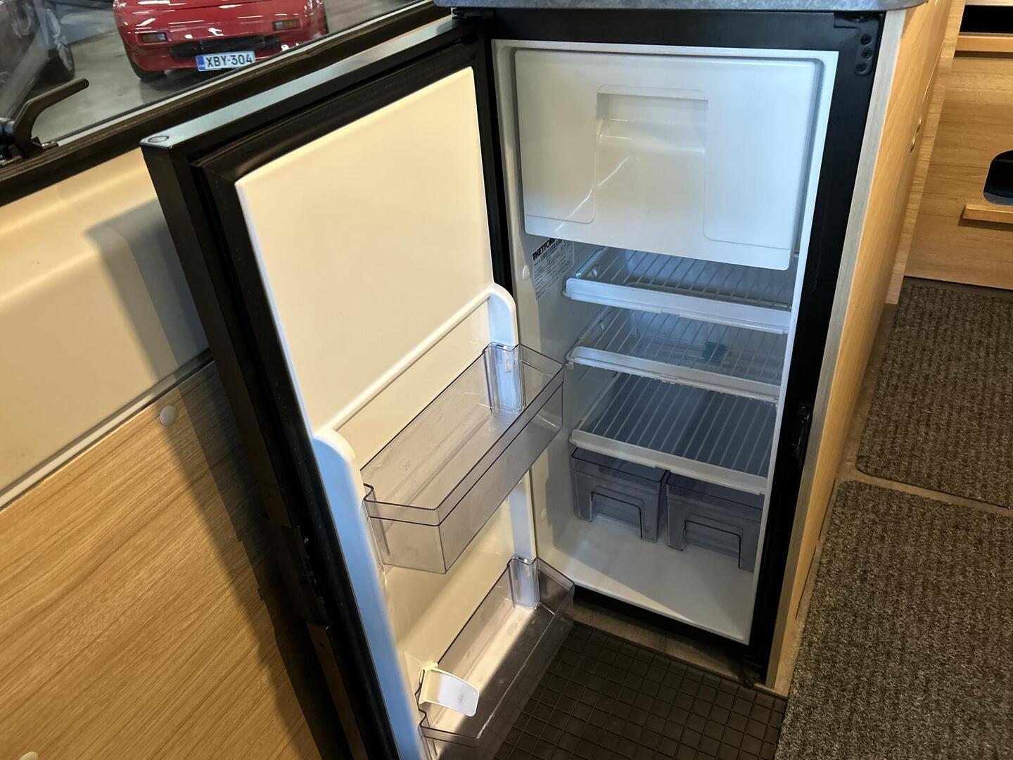 ROADCAR VAN R 600 2024