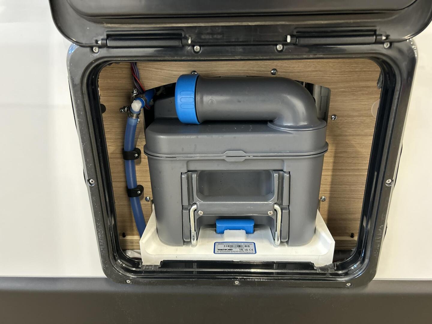 ROADCAR VAN R 600 2024