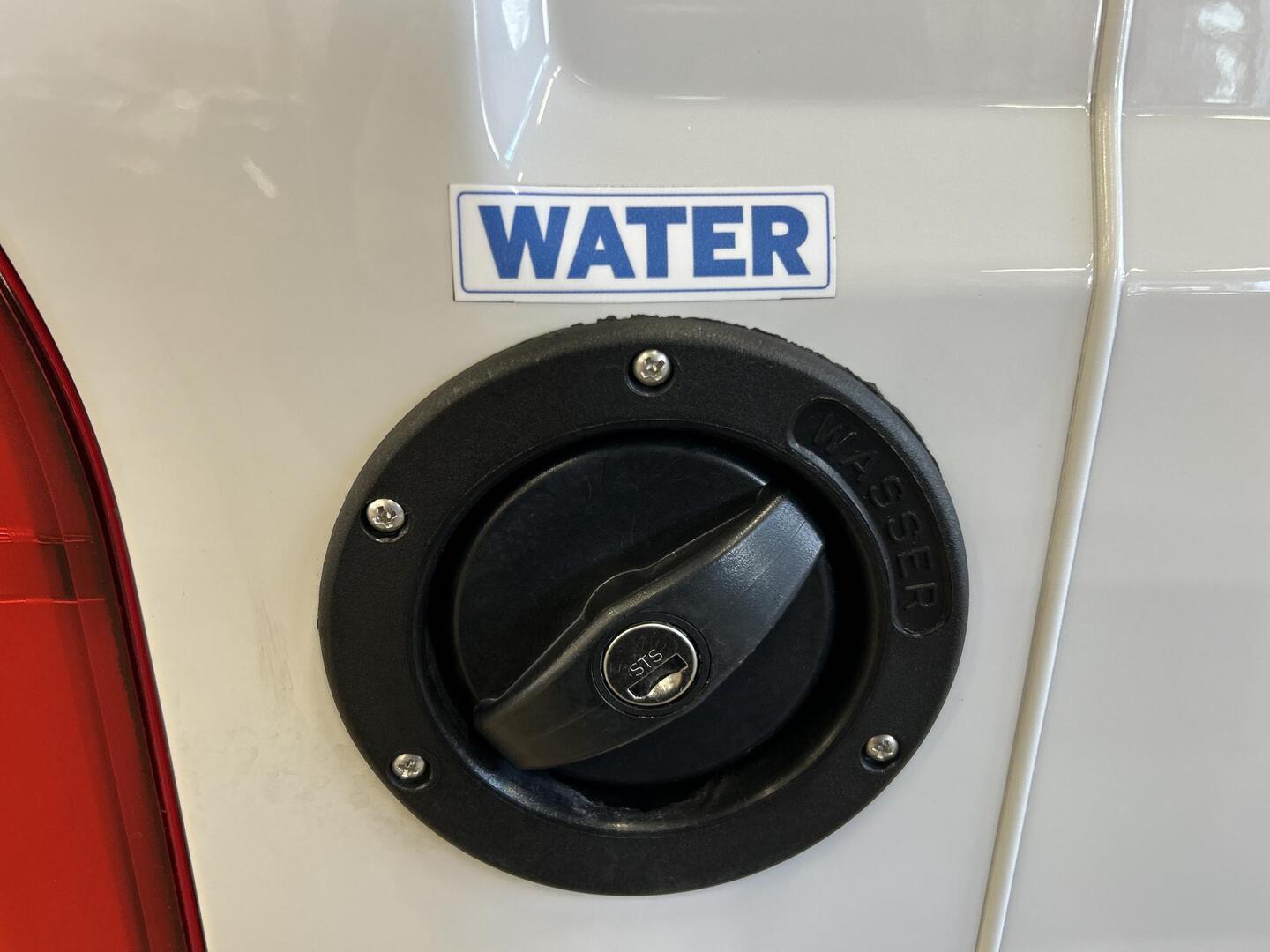 ROADCAR VAN R 600 2024