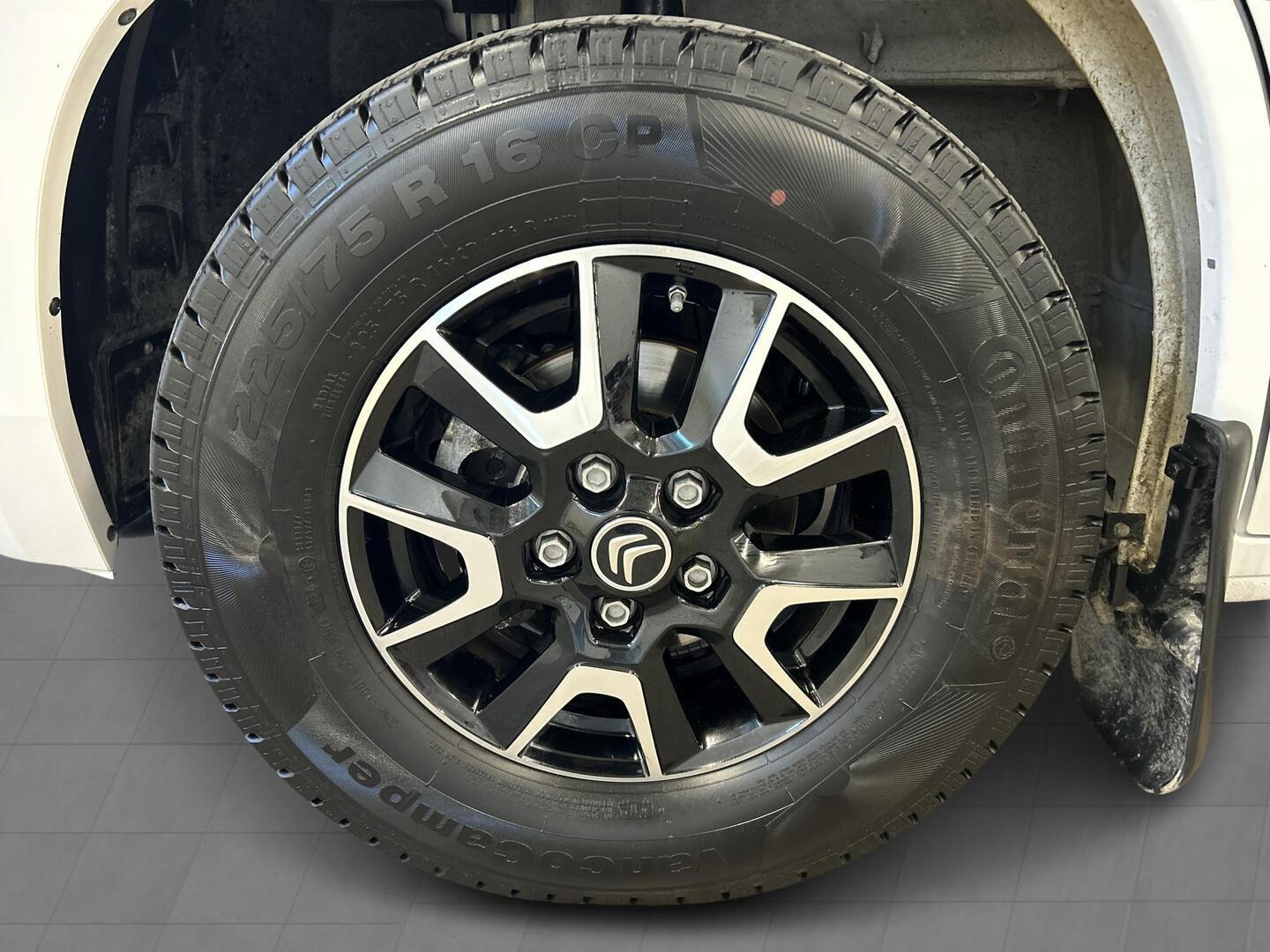 ROADCAR VAN R 600 2024