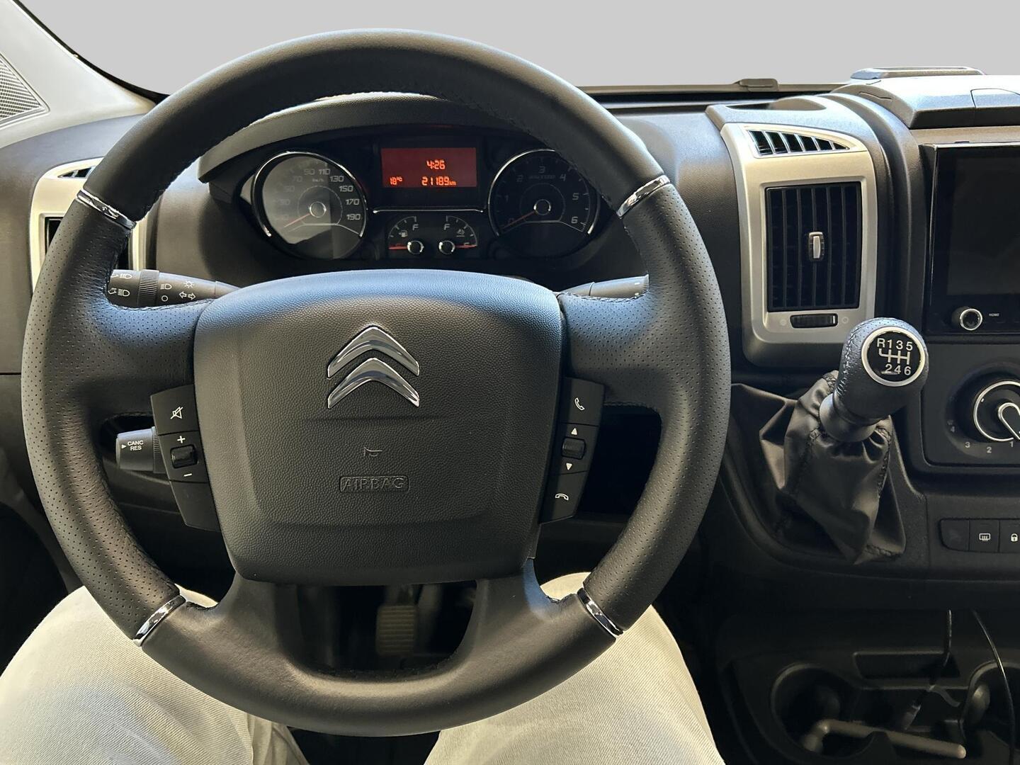 ROADCAR VAN R 600 2024