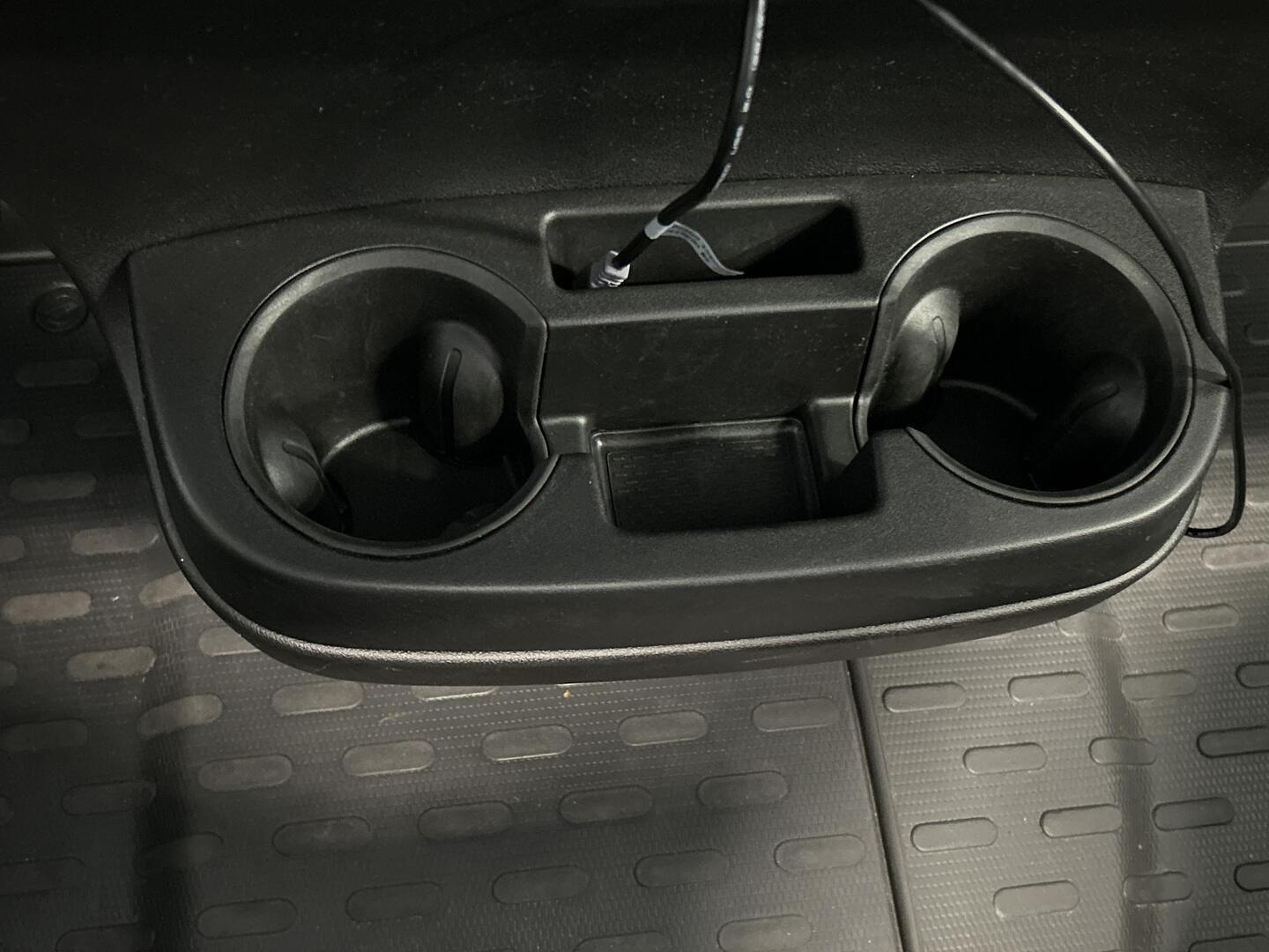 ROADCAR VAN R 600 2024