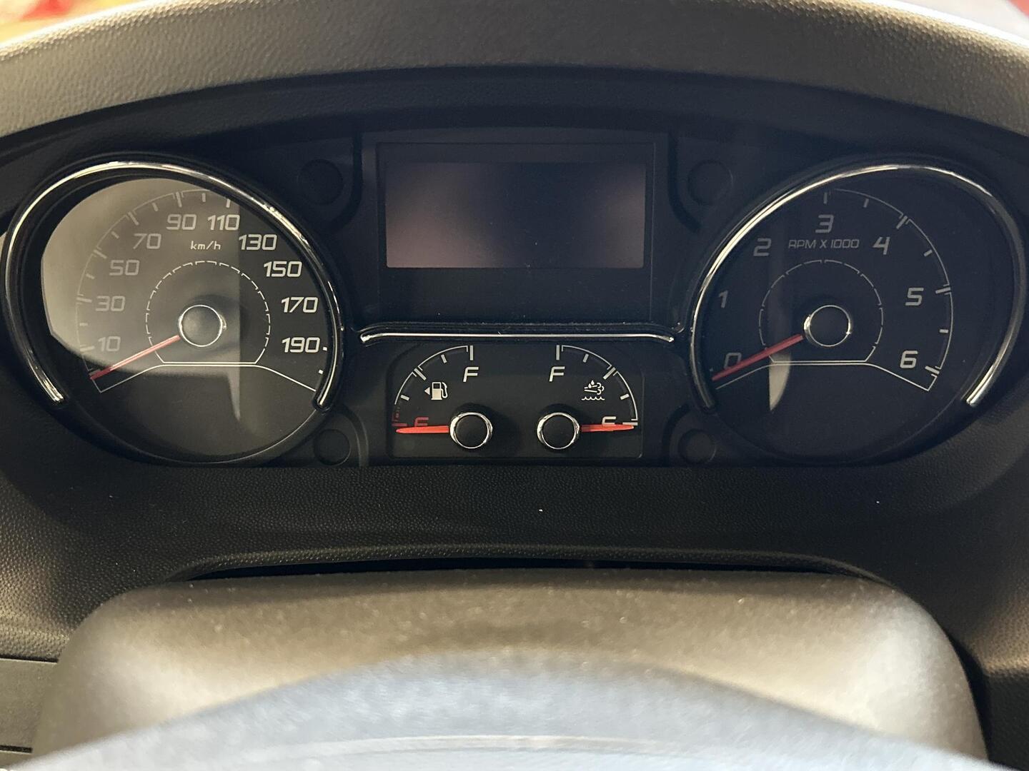 ROADCAR VAN R 600 2024