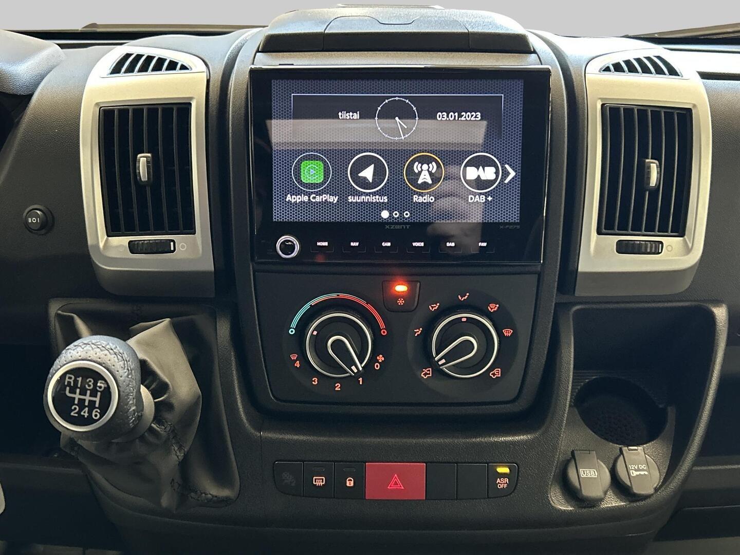 ROADCAR VAN R 600 2024