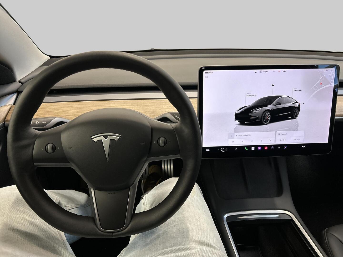 TESLA Model 3 2022