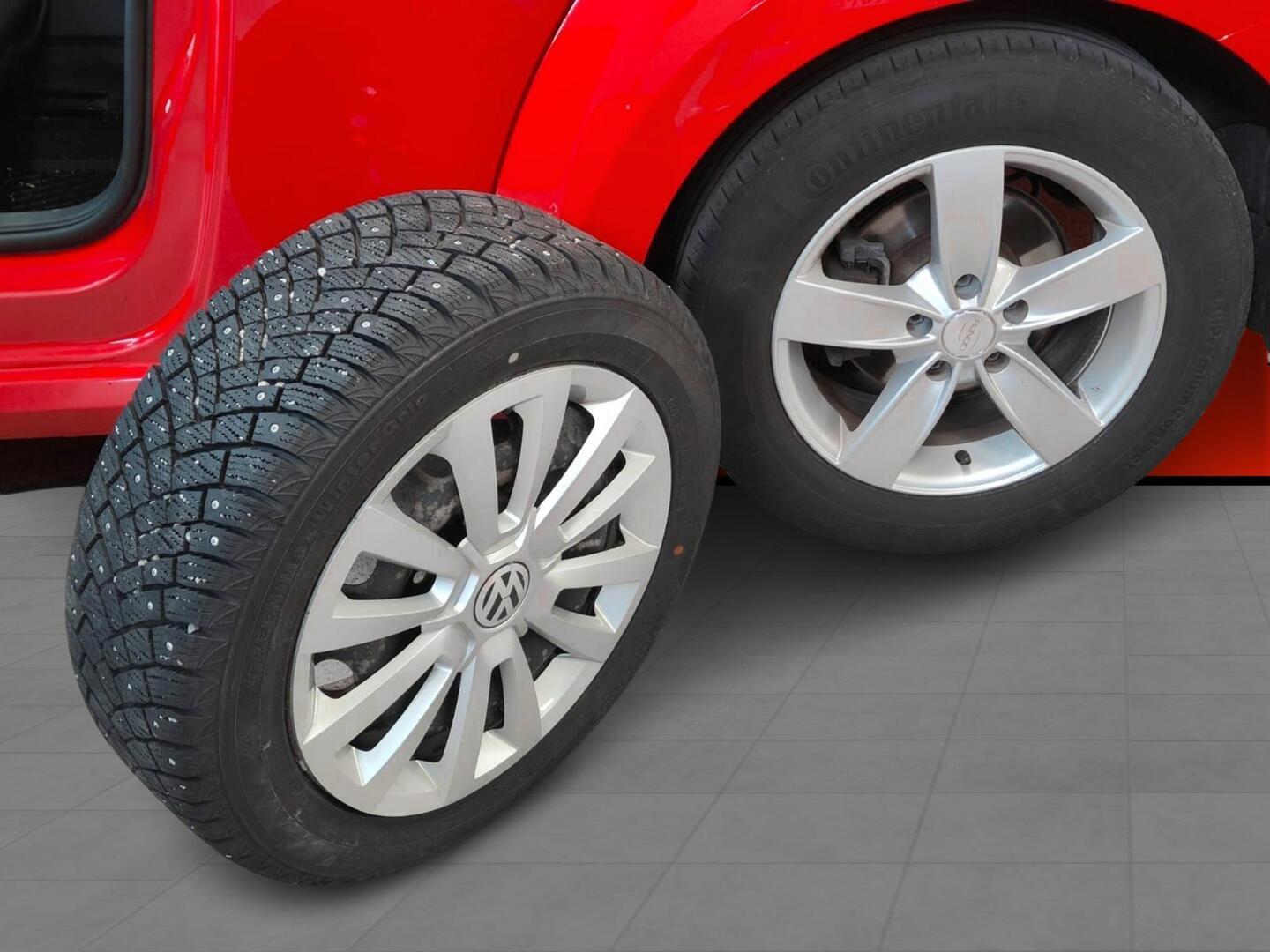 VOLKSWAGEN Beetle 2012