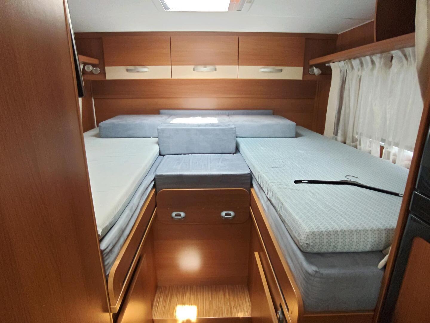 CARADO T 448 2011