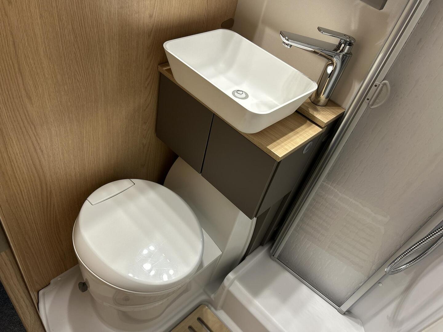 LMC TOURER 660 G LIFT 2022