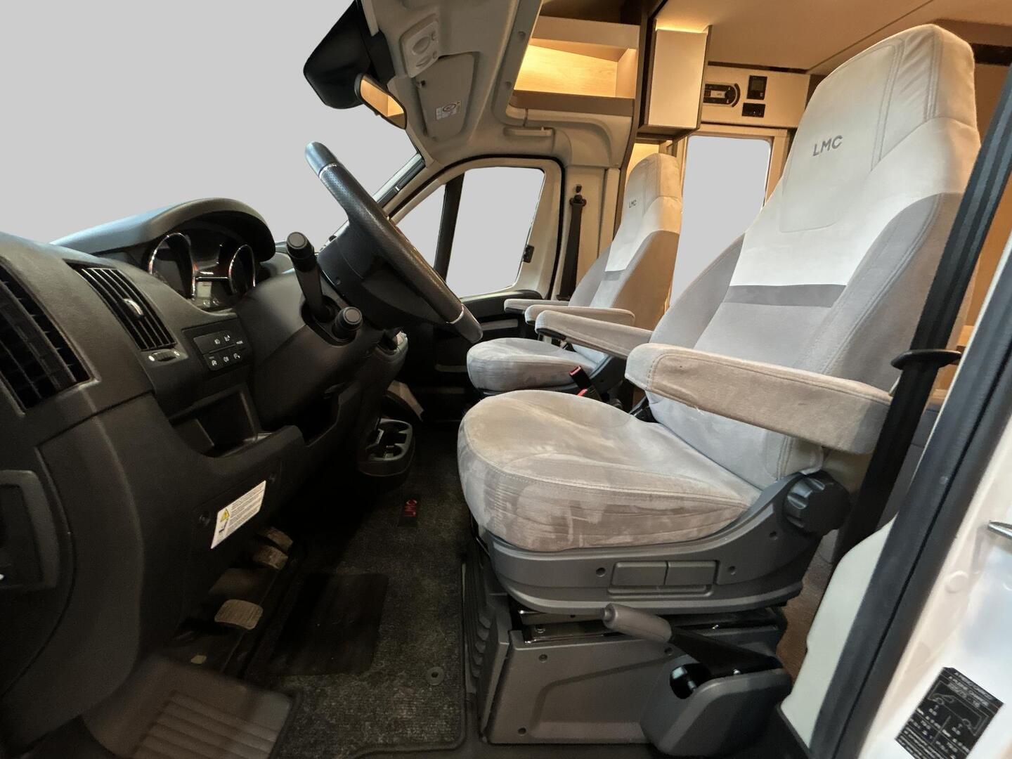 LMC TOURER 660 G LIFT 2022