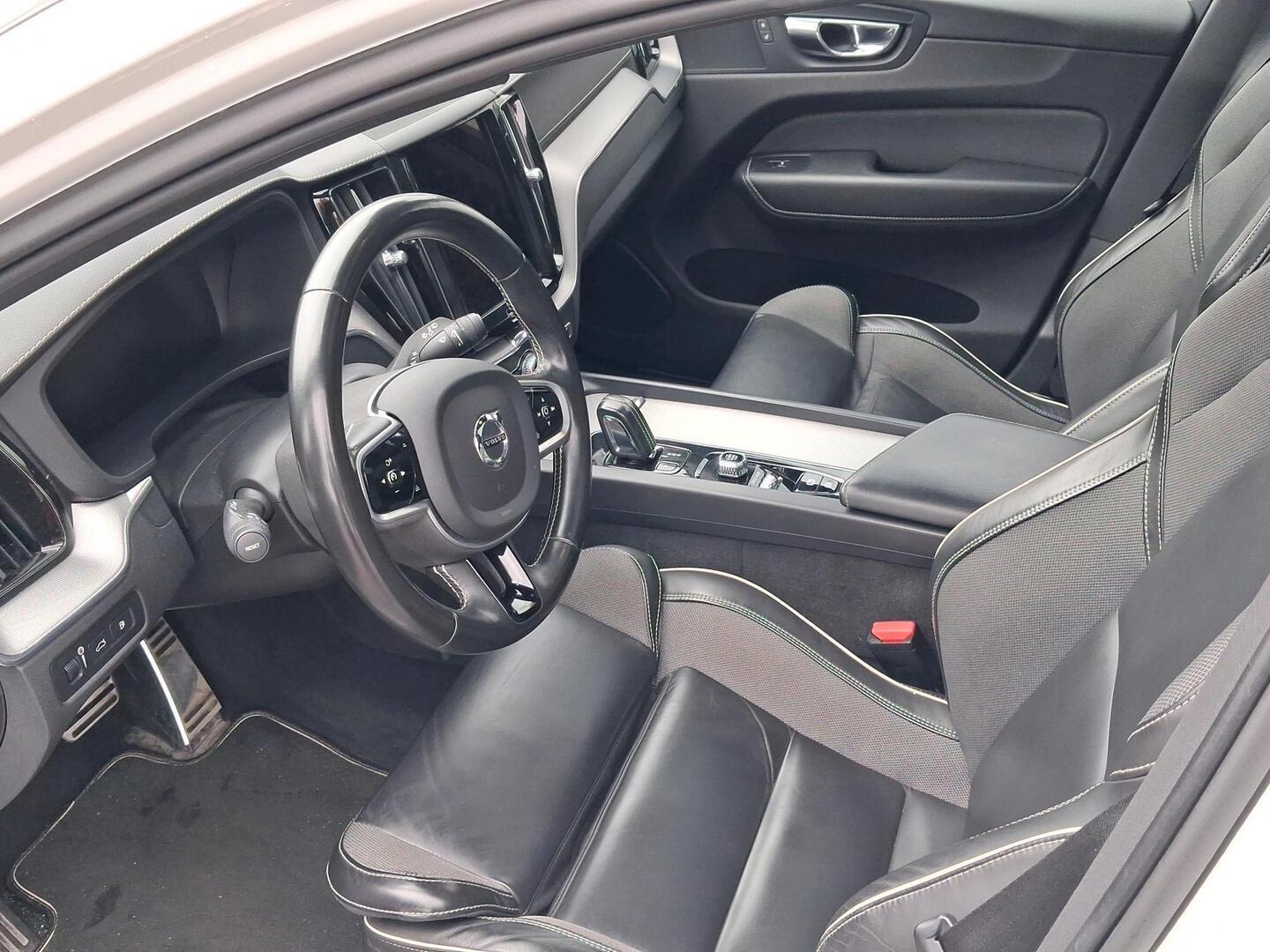 VOLVO XC60 2021