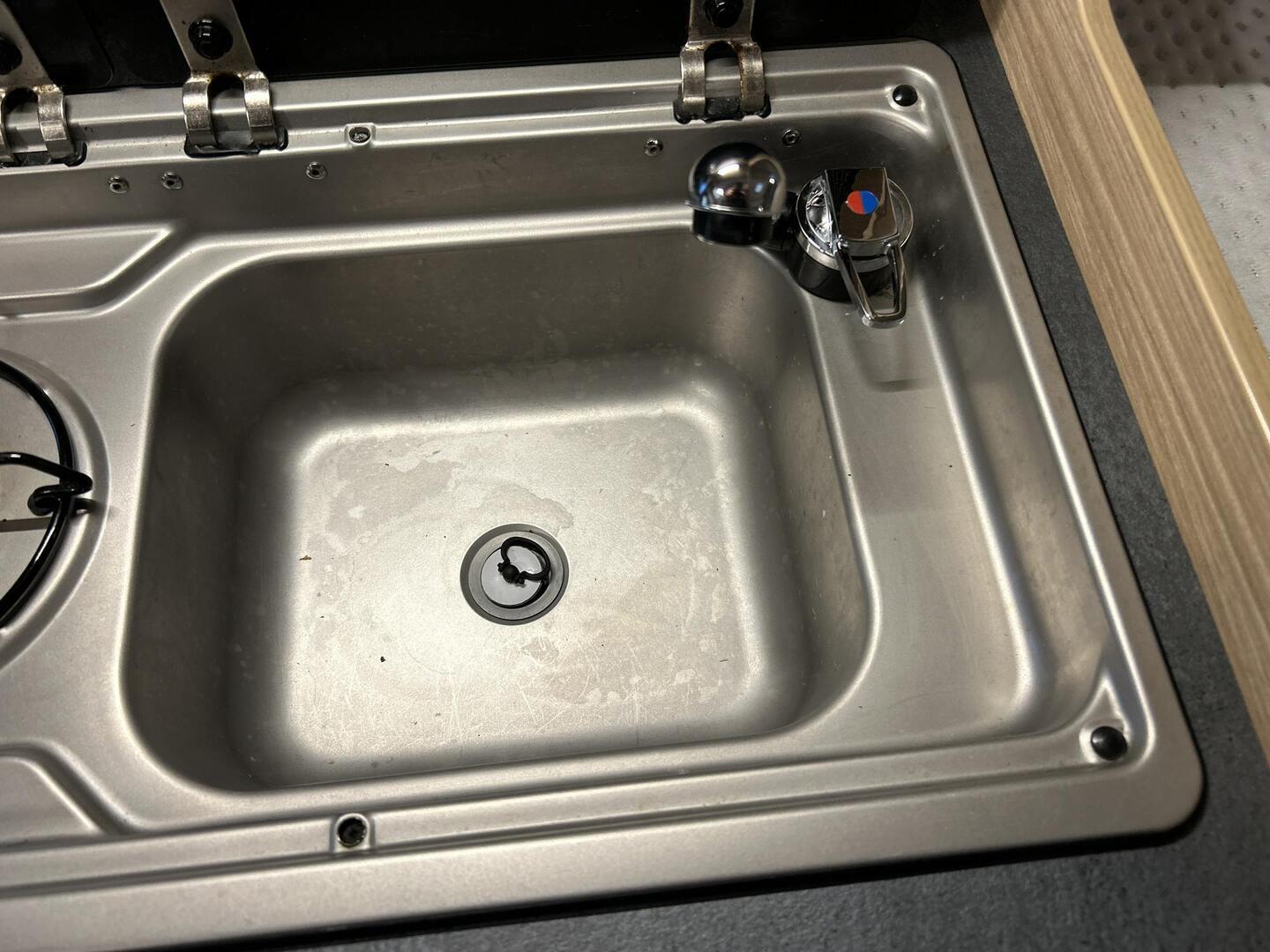 ROADCAR VAN R 640 2024