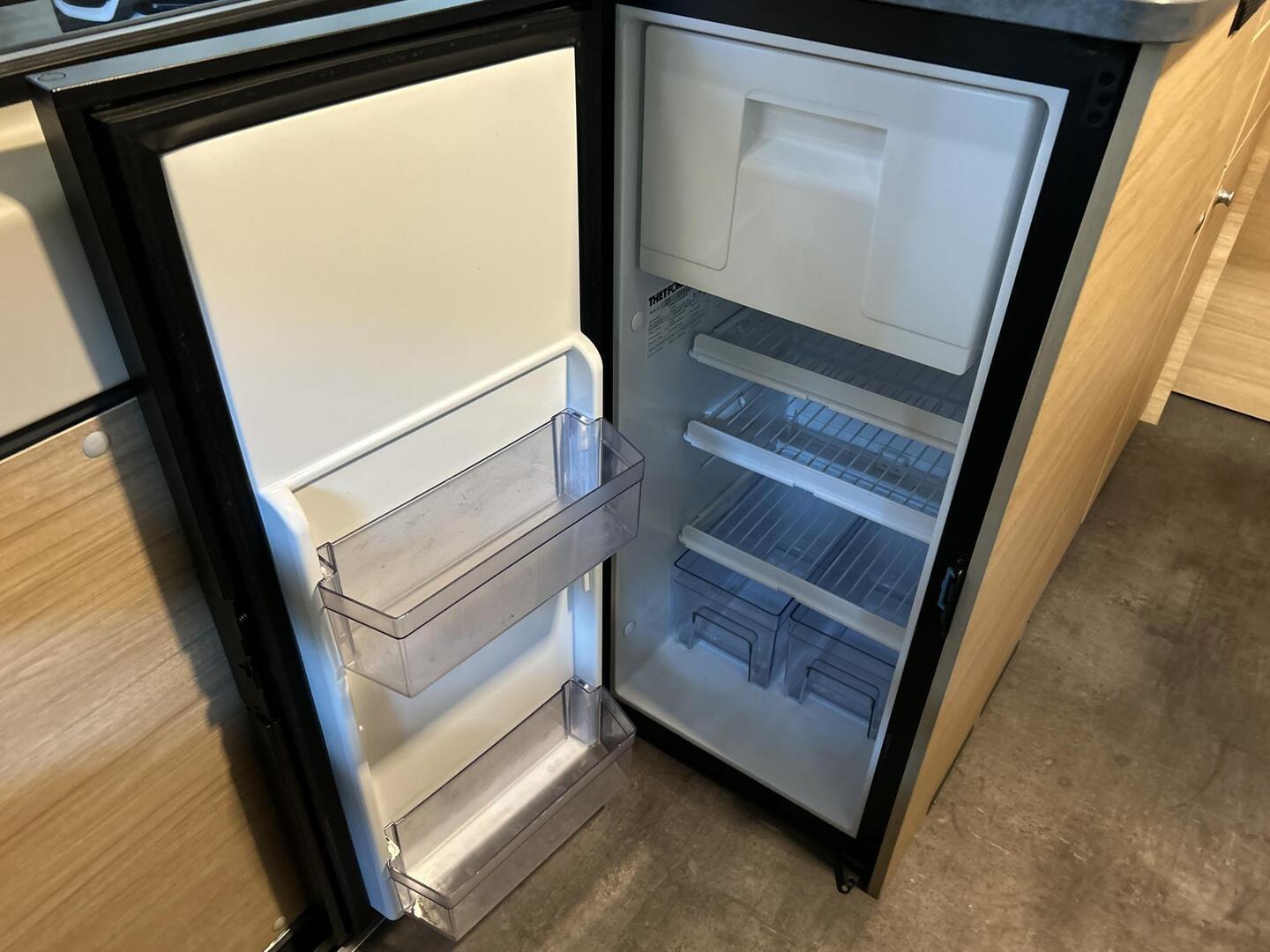 ROADCAR VAN R 640 2024