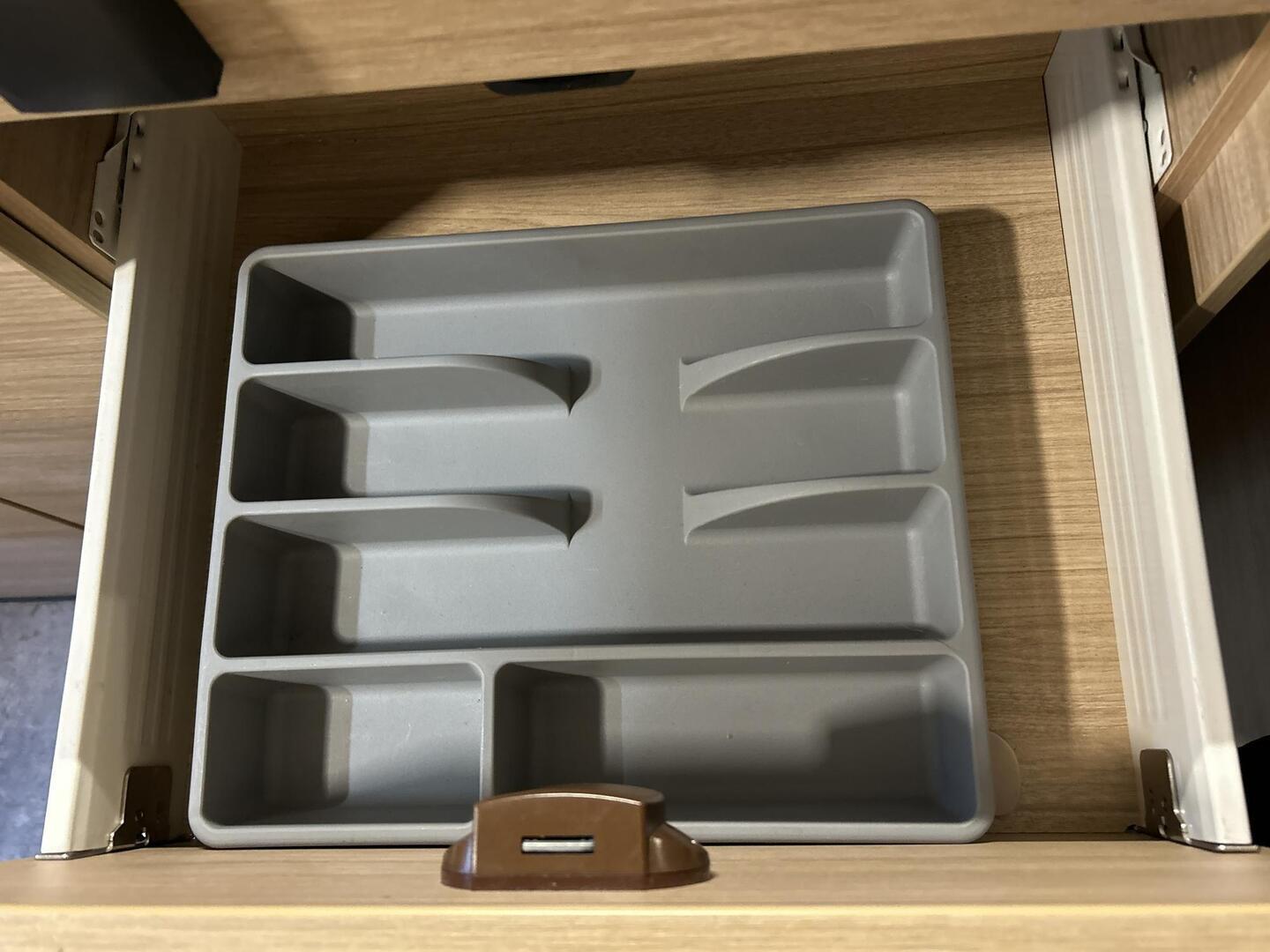 ROADCAR VAN R 640 2024