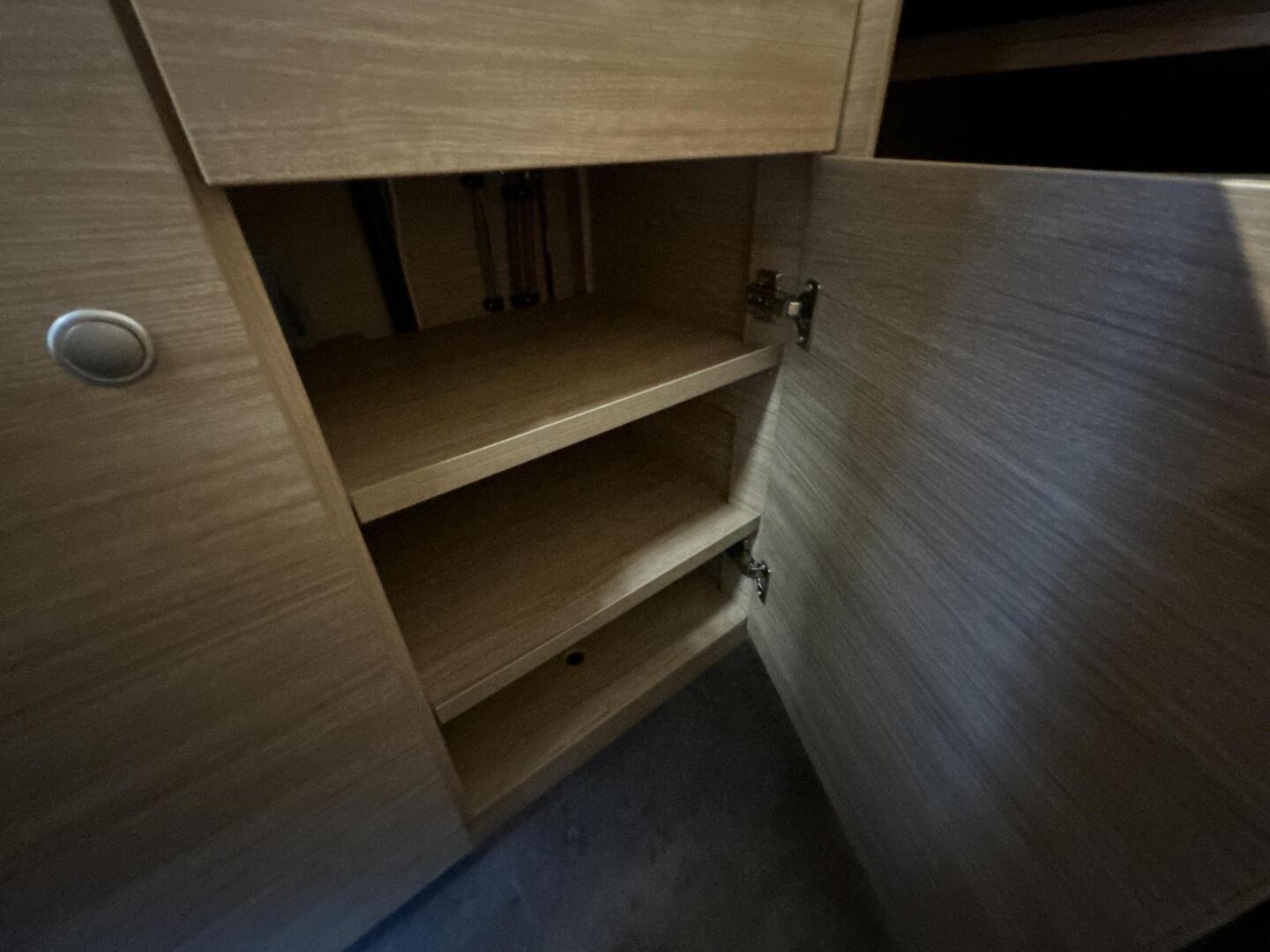 ROADCAR VAN R 640 2024