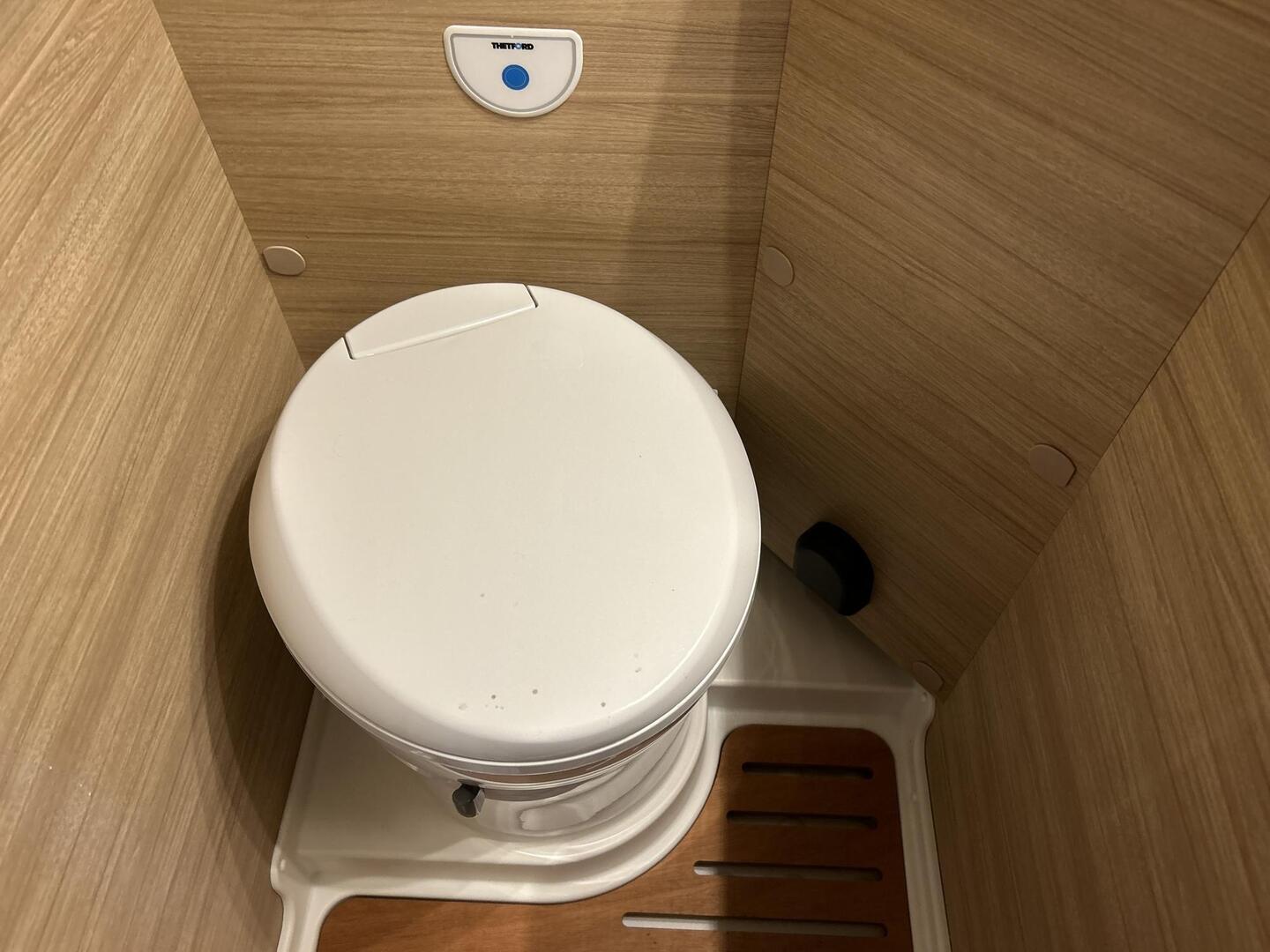 ROADCAR VAN R 640 2024