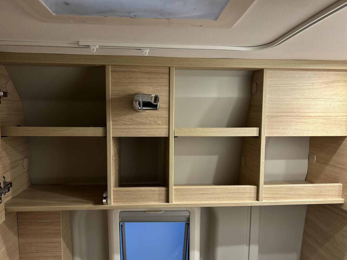 ROADCAR VAN R 640 2024