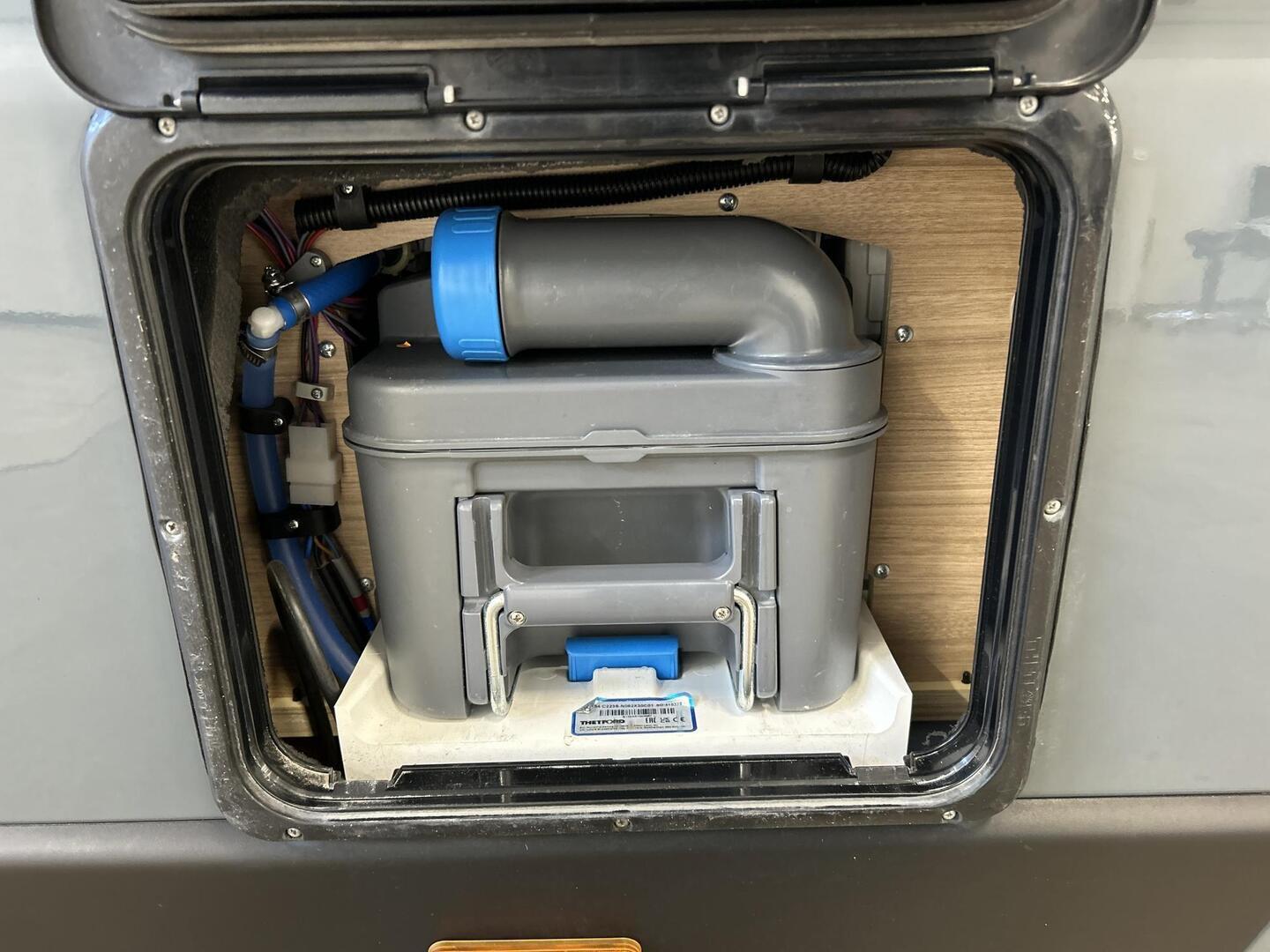 ROADCAR VAN R 640 2024