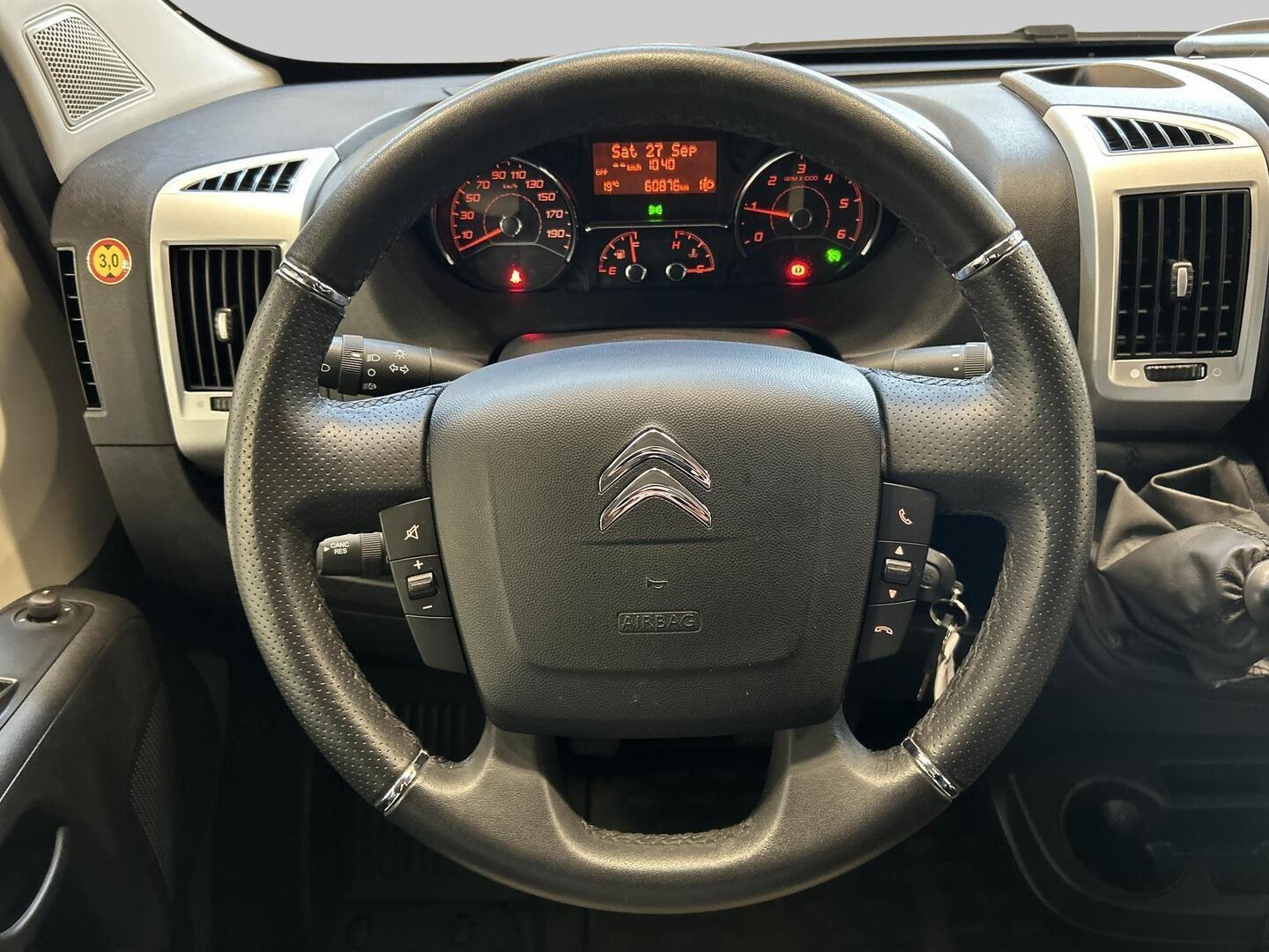 ROADCAR VAN R 640 2024