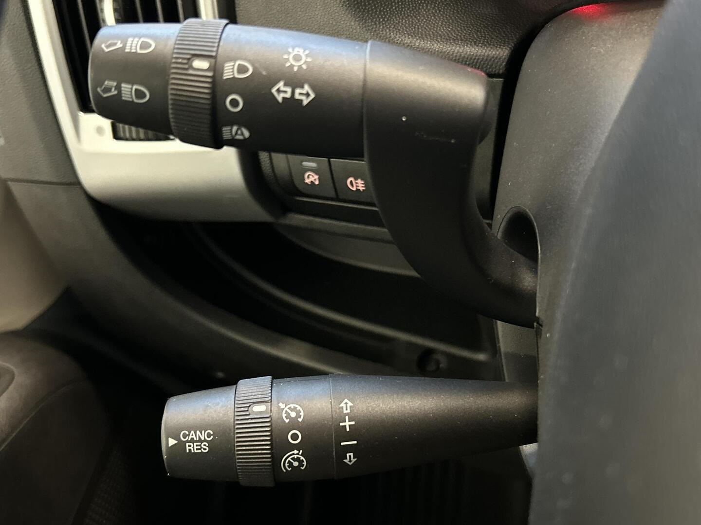 ROADCAR VAN R 640 2024