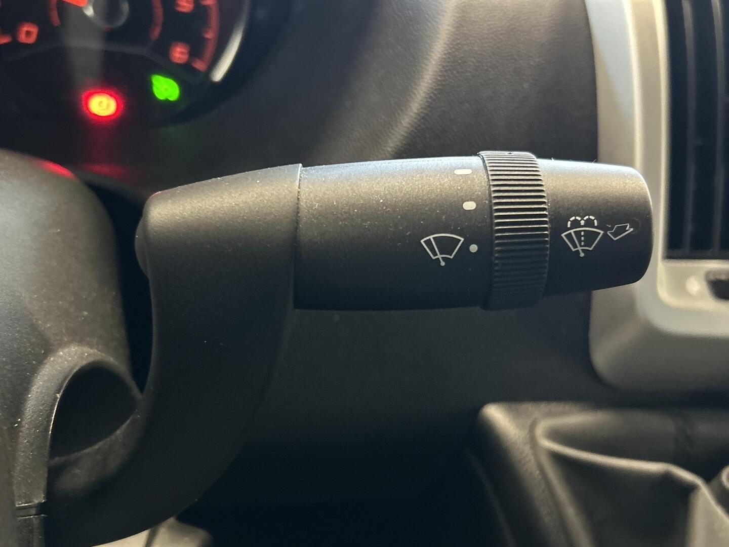 ROADCAR VAN R 640 2024