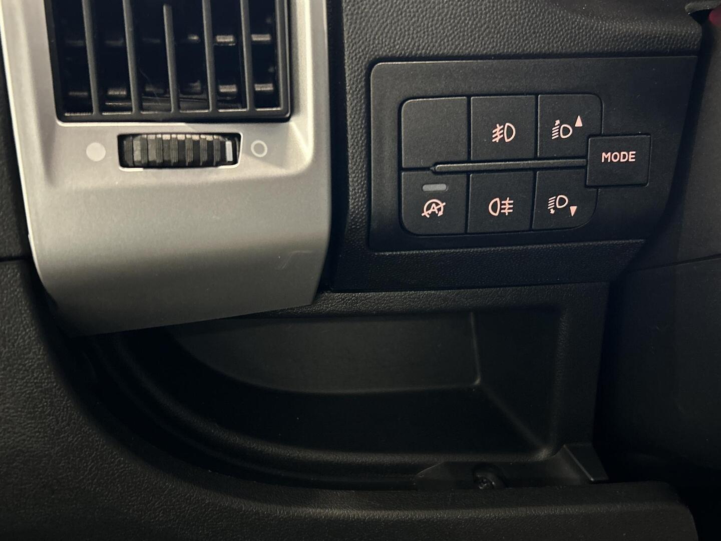 ROADCAR VAN R 640 2024