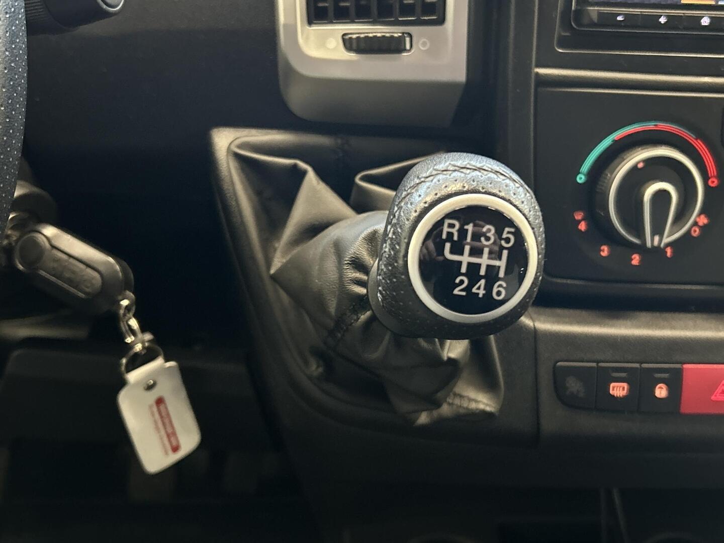 ROADCAR VAN R 640 2024