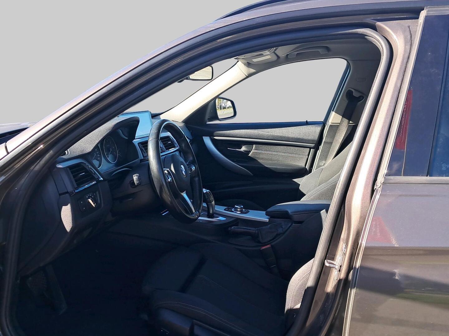 BMW 318 2013