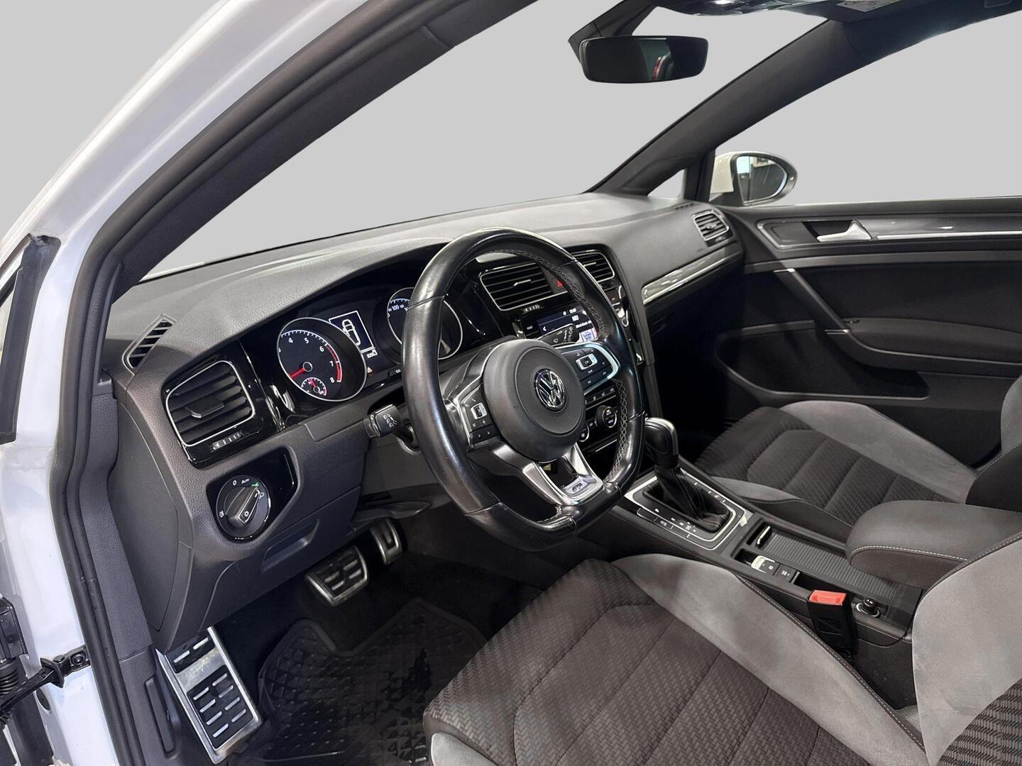 VOLKSWAGEN Golf 2020