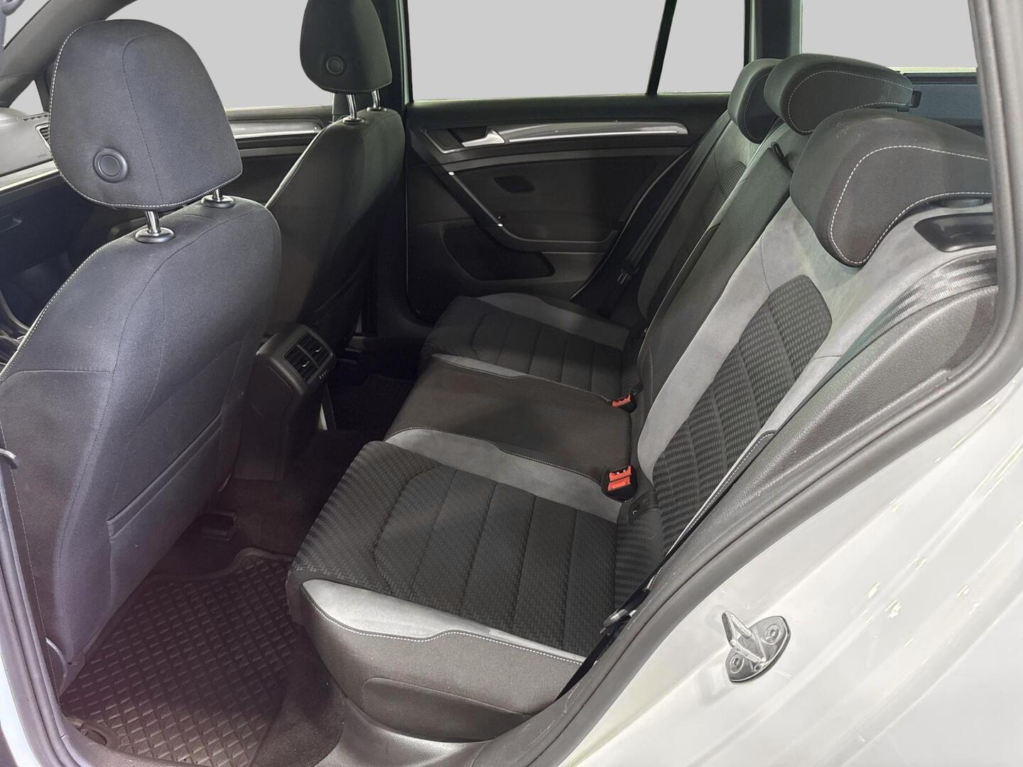 VOLKSWAGEN Golf 2020