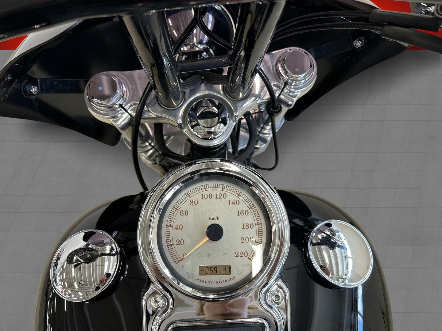 HARLEY-DAVIDSON DYNA 2009