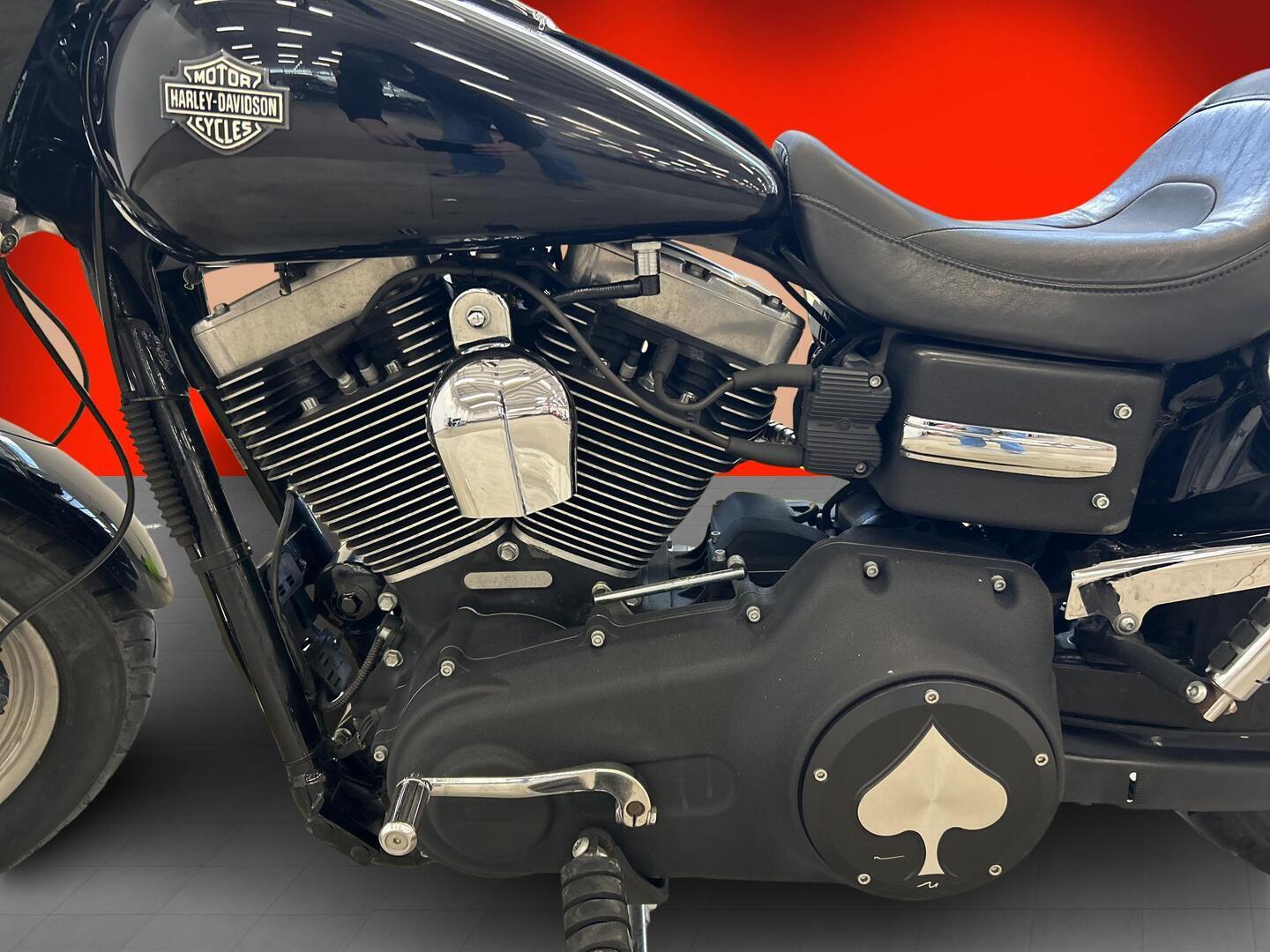 HARLEY-DAVIDSON DYNA 2009